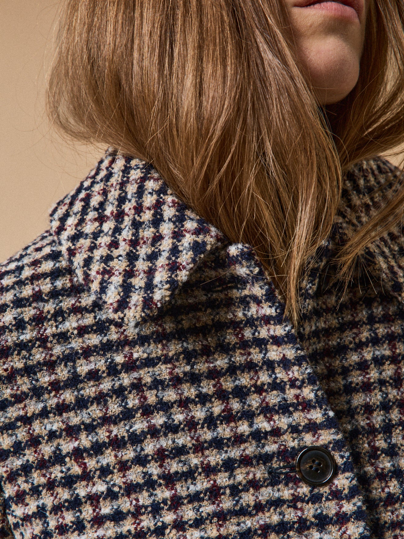 Damen-Blazer aus kariertem Tweed mit Knopfverschluss
