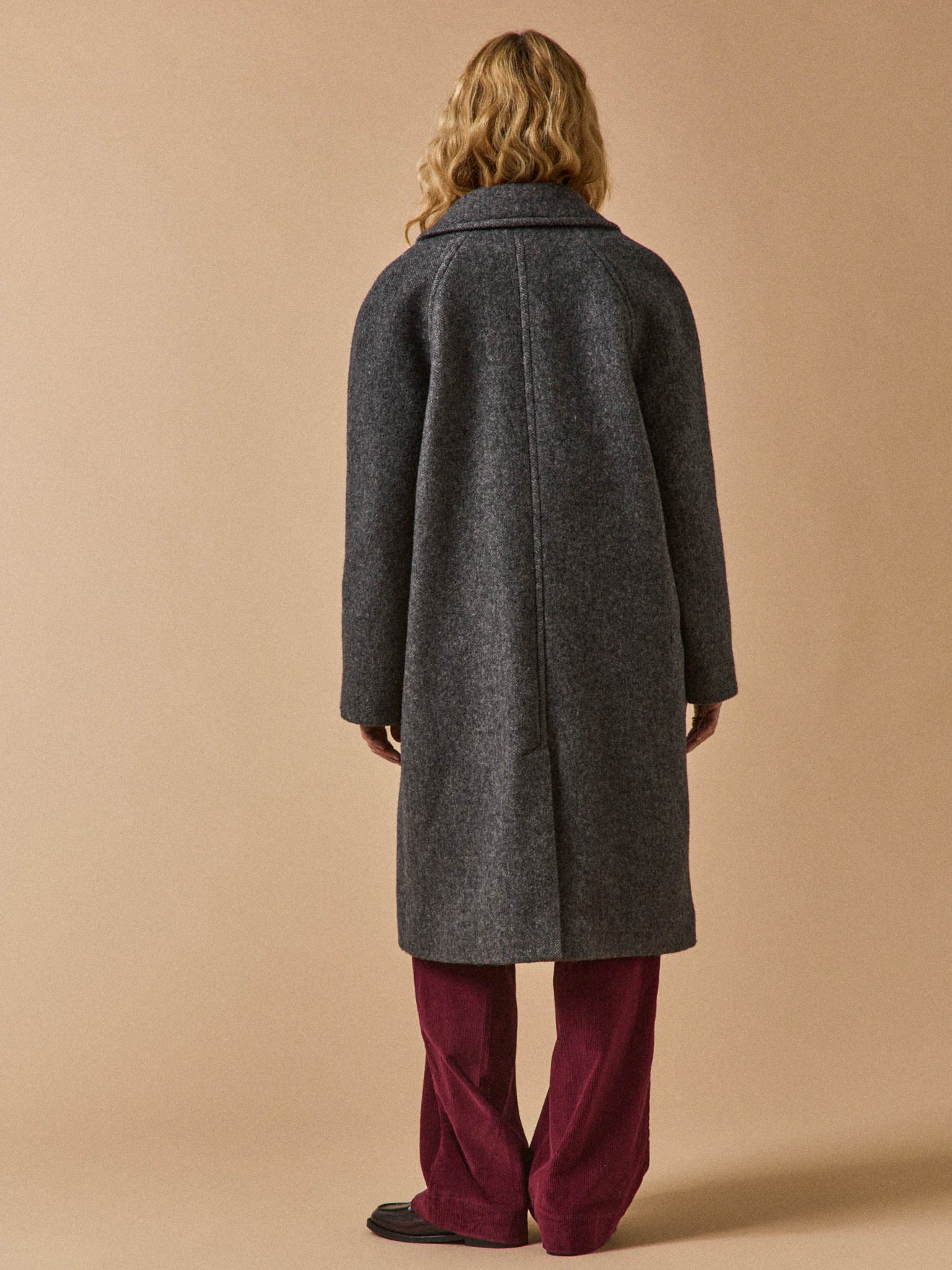 Oversize Damenmantel aus Wolltuch mit Fischgrat
