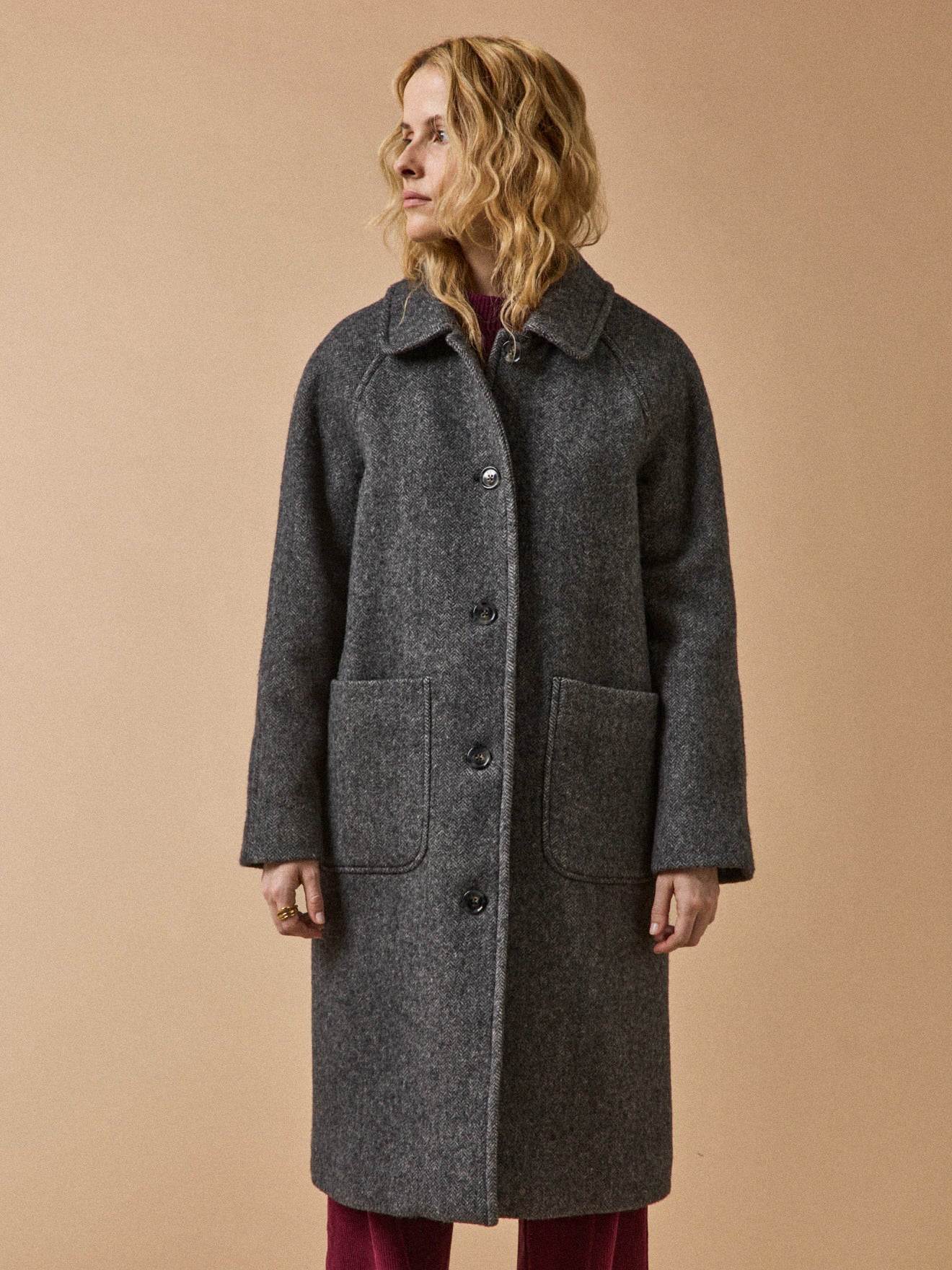 Oversize Damenmantel aus Wolltuch mit Fischgrat