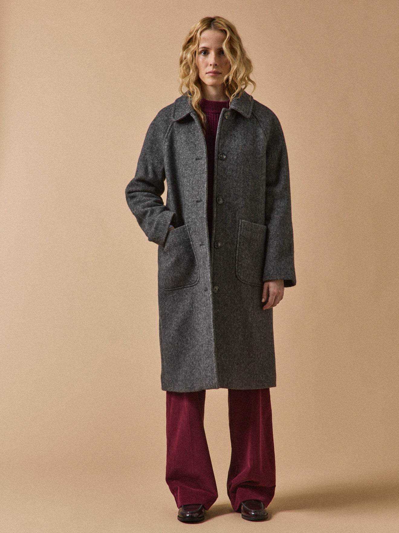 Oversize Damenmantel aus Wolltuch mit Fischgrat