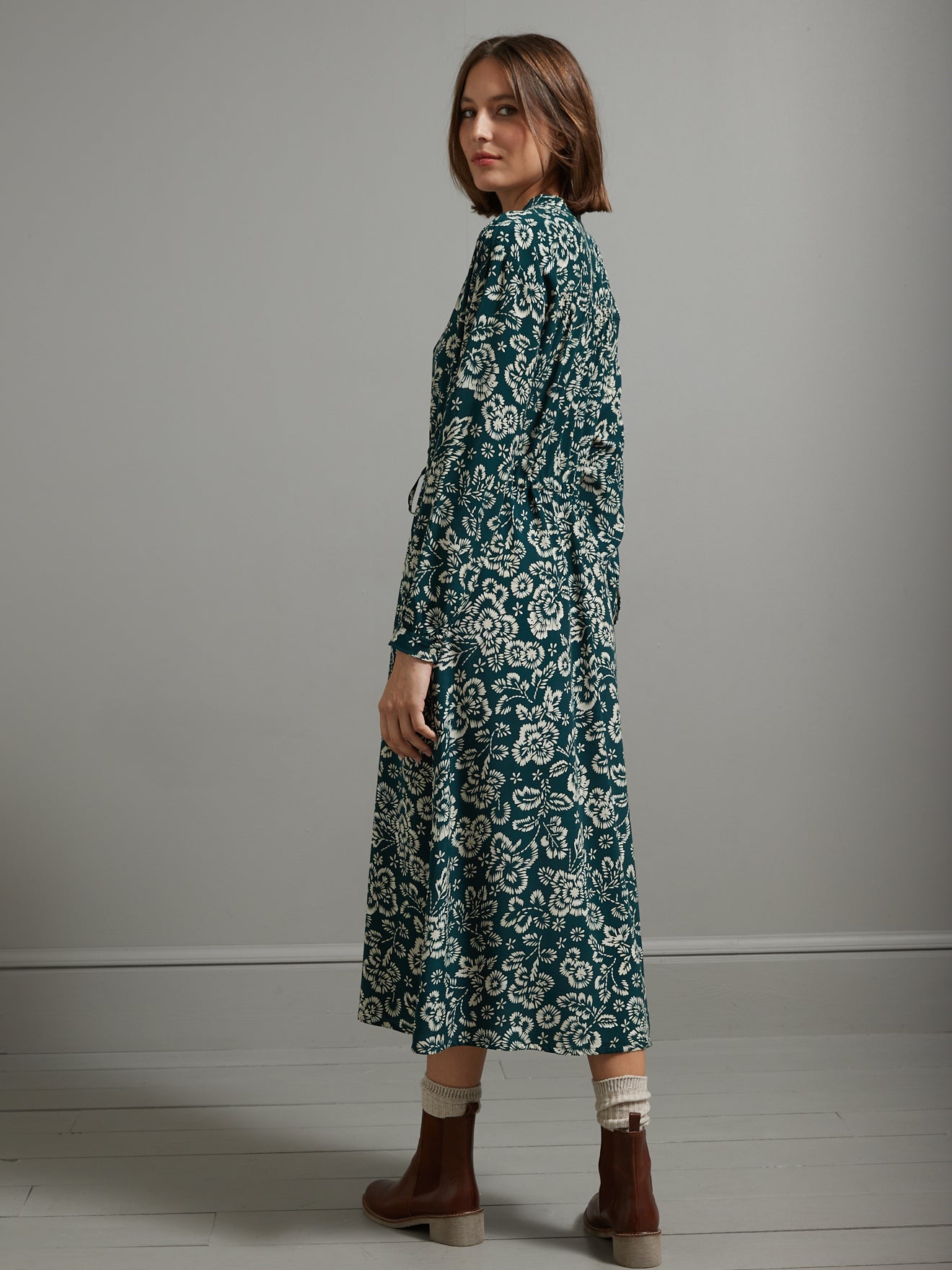 Halblanges Damenkleid mit Erin-Print