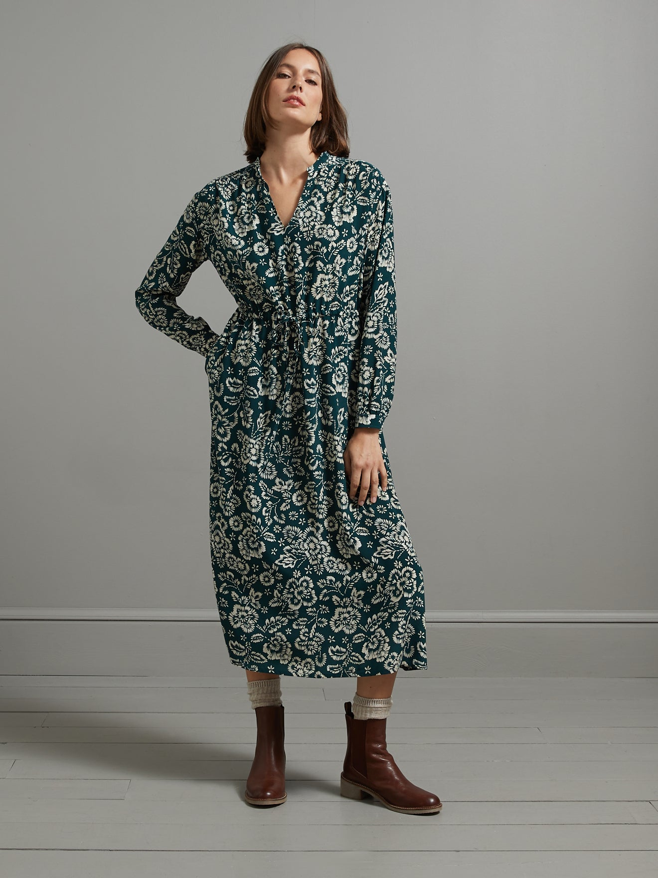 Halblanges Damenkleid mit Erin-Print