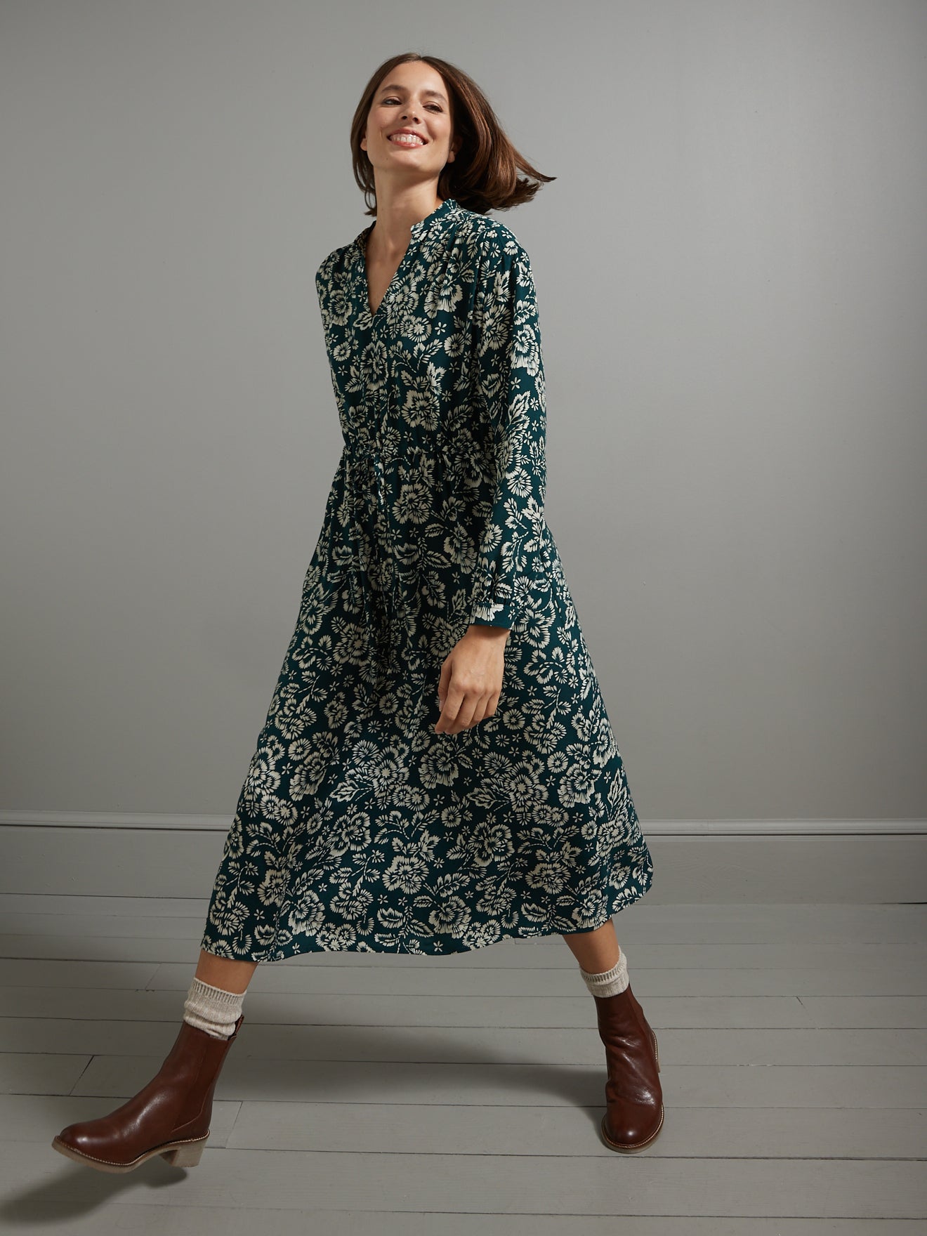 Halblanges Damenkleid mit Erin-Print