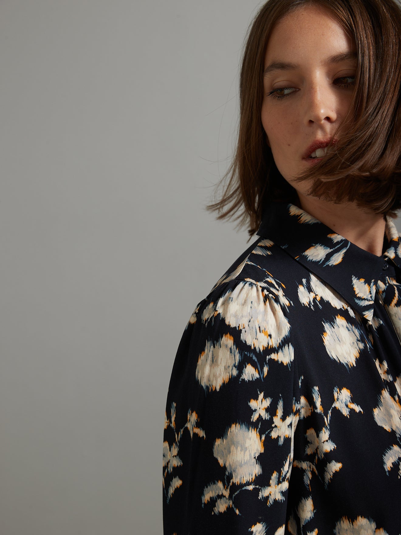 Langes Damen-Hemdkleid mit Ikat-Print