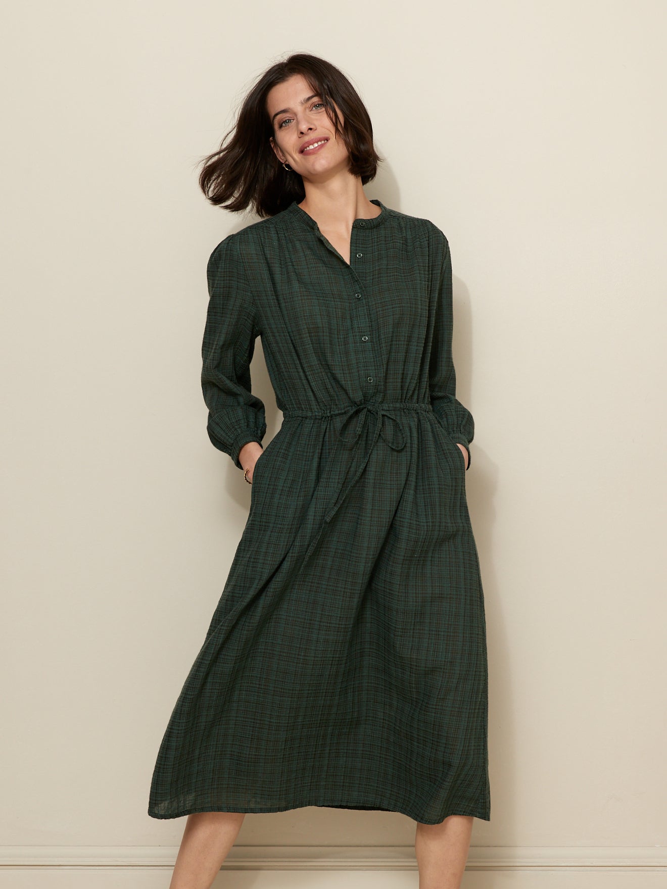 Langes Damenkleid aus Krepp