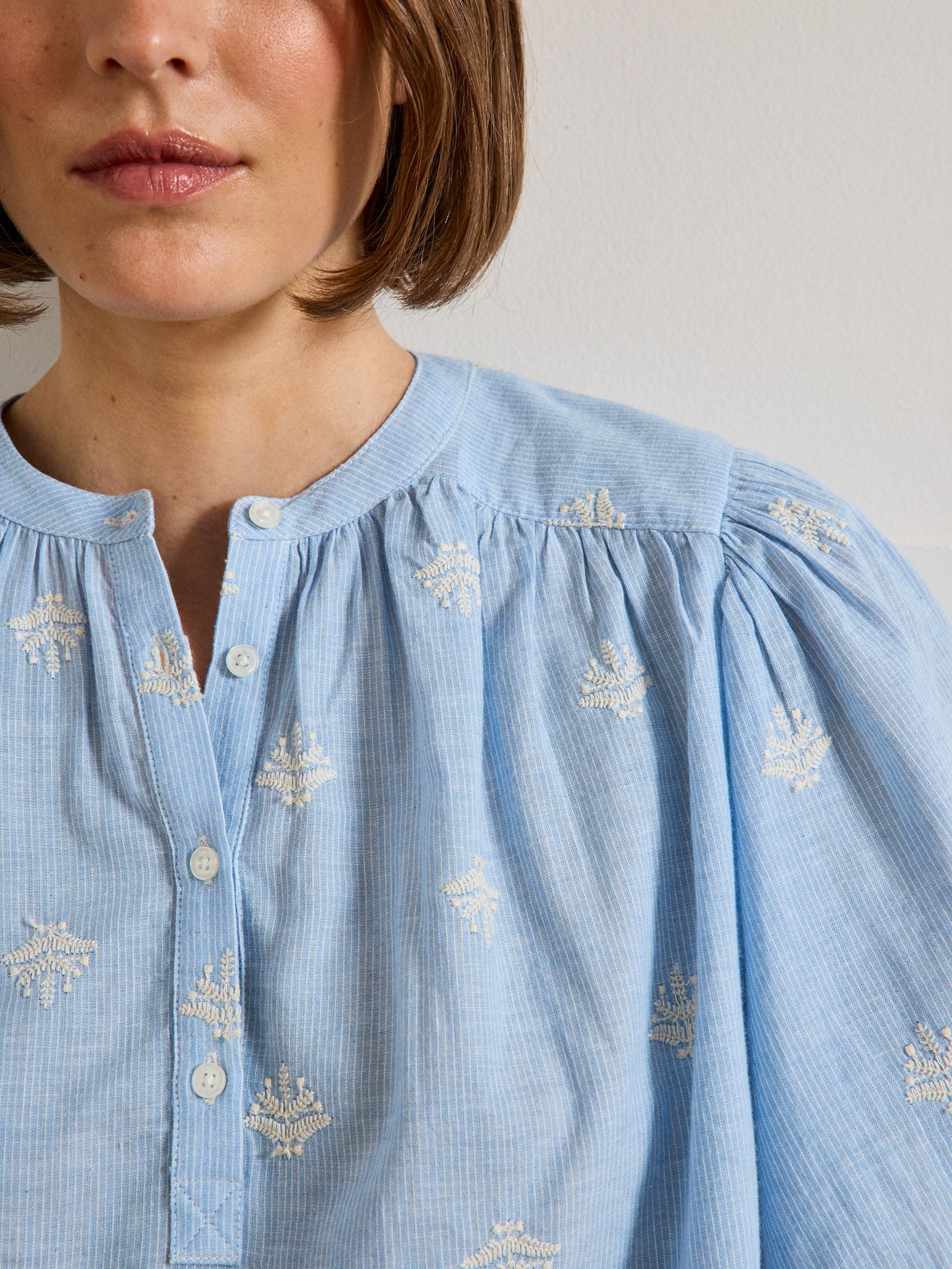 Damenbluse mit Sofia-Print