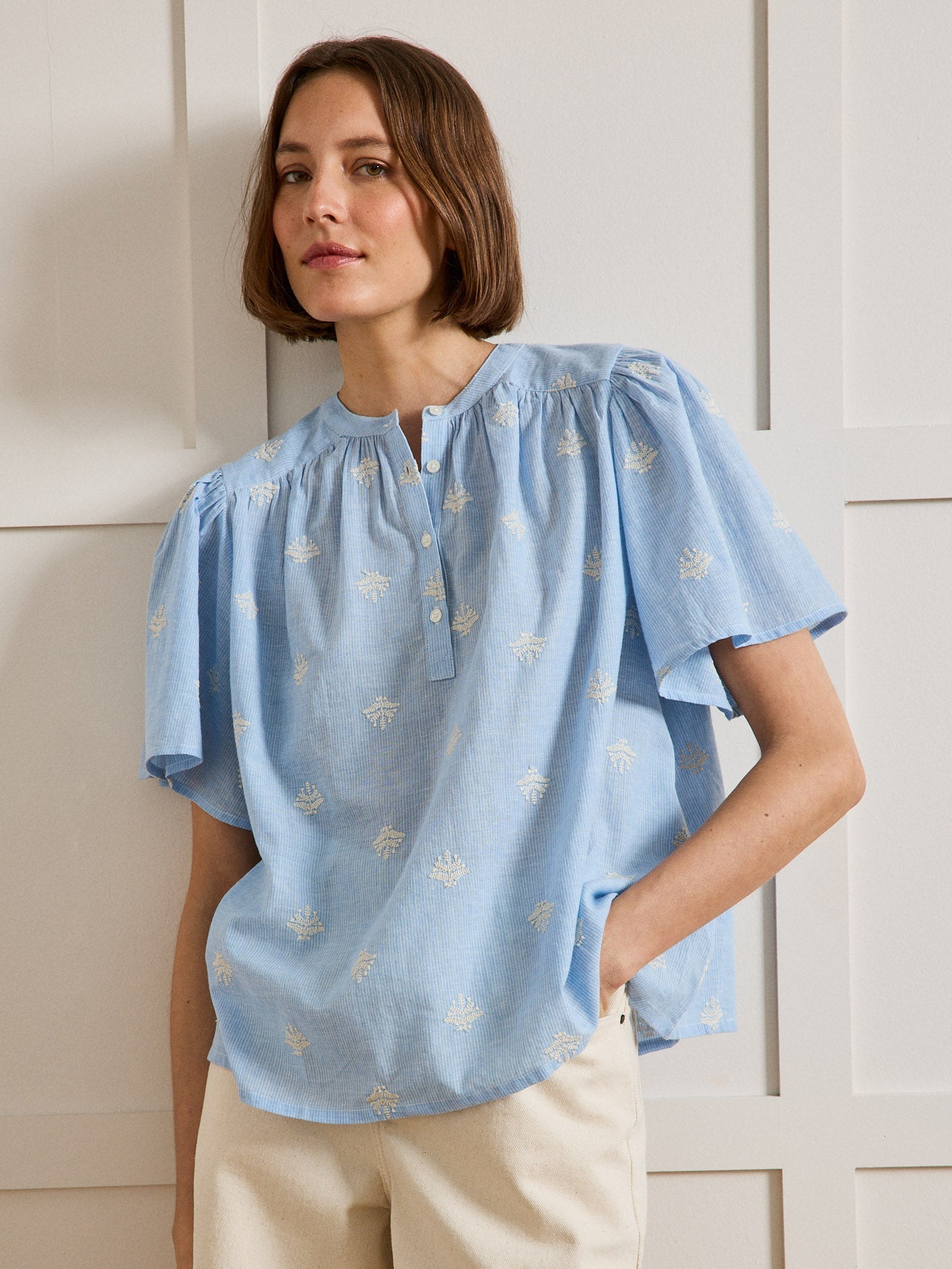 Damenbluse mit Sofia-Print