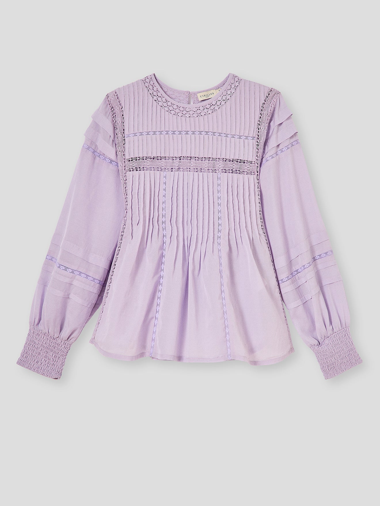 Romantische Damenbluse mit Plissees und Spitze