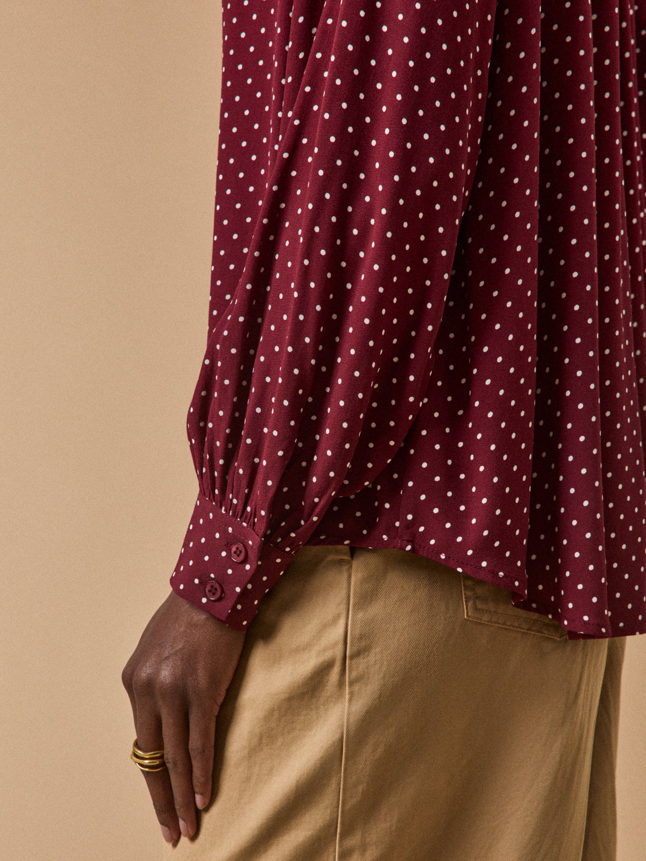 Damen-Hemdbluse aus Viskose mit Tupfen und Lavallière