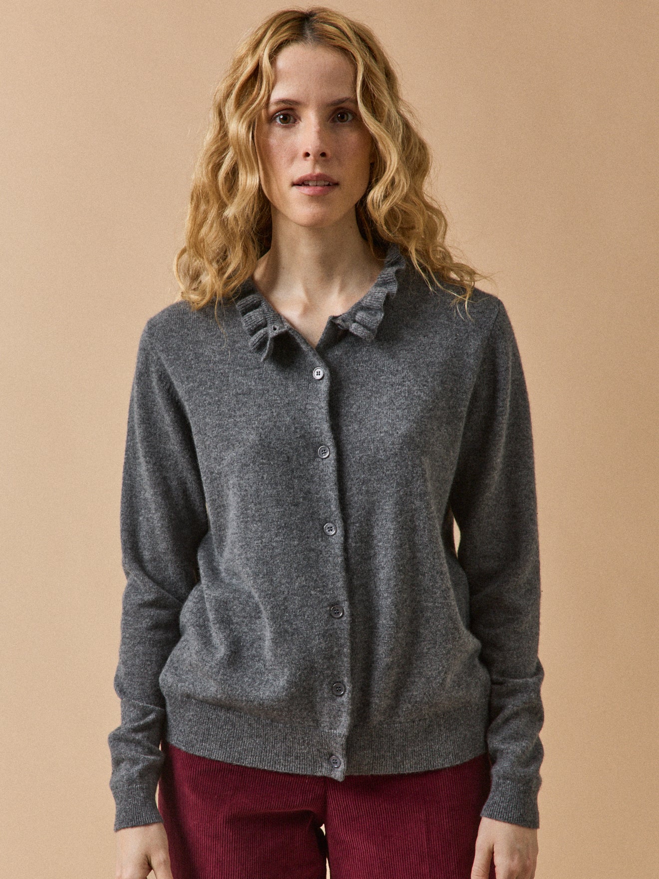 Damen-Cardigan mit Volants am Ausschnitt - Cashmere-Kollektion