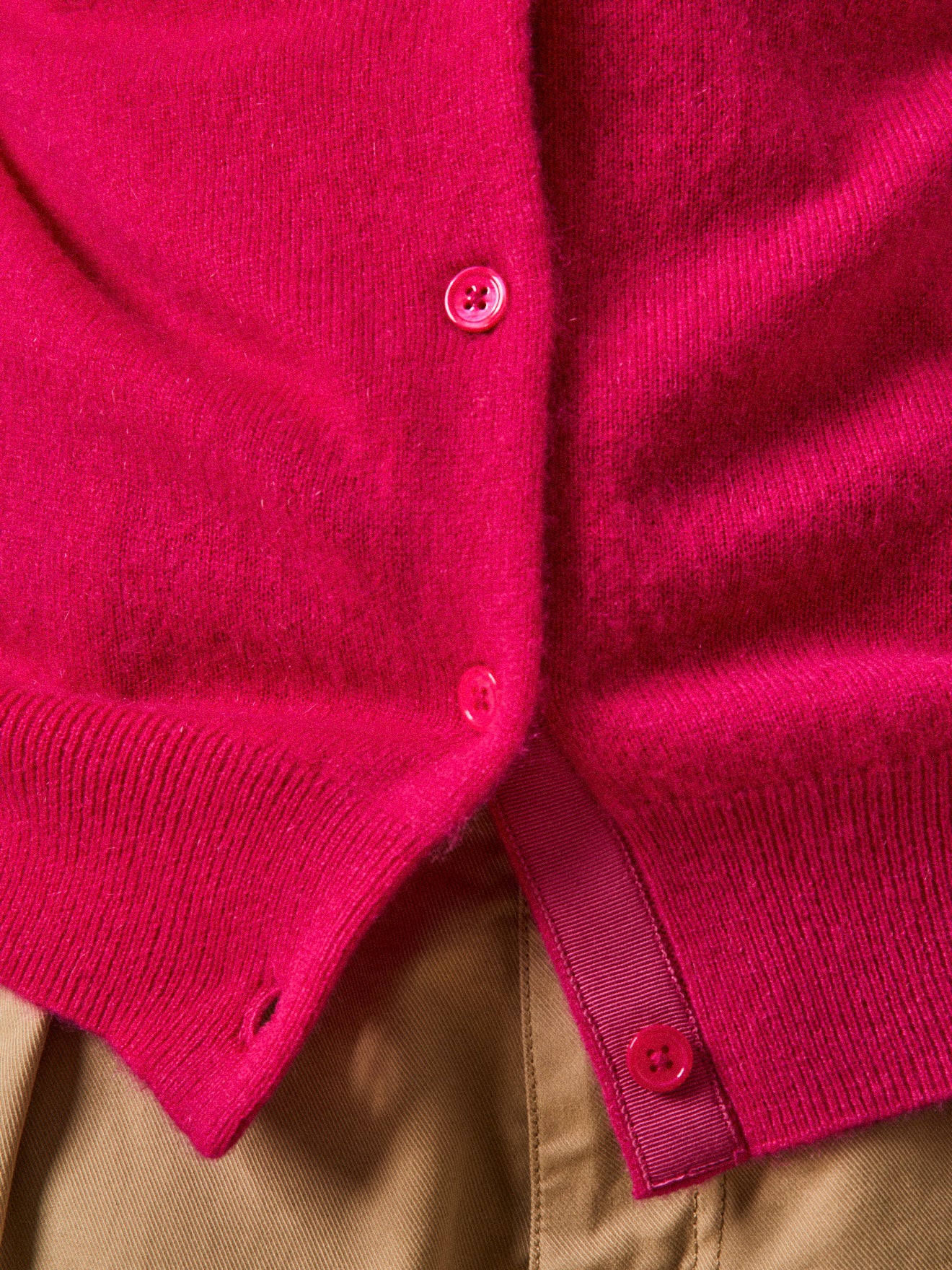 Geknöpfter Damen-Cardigan - Cashmere-Kollektion
