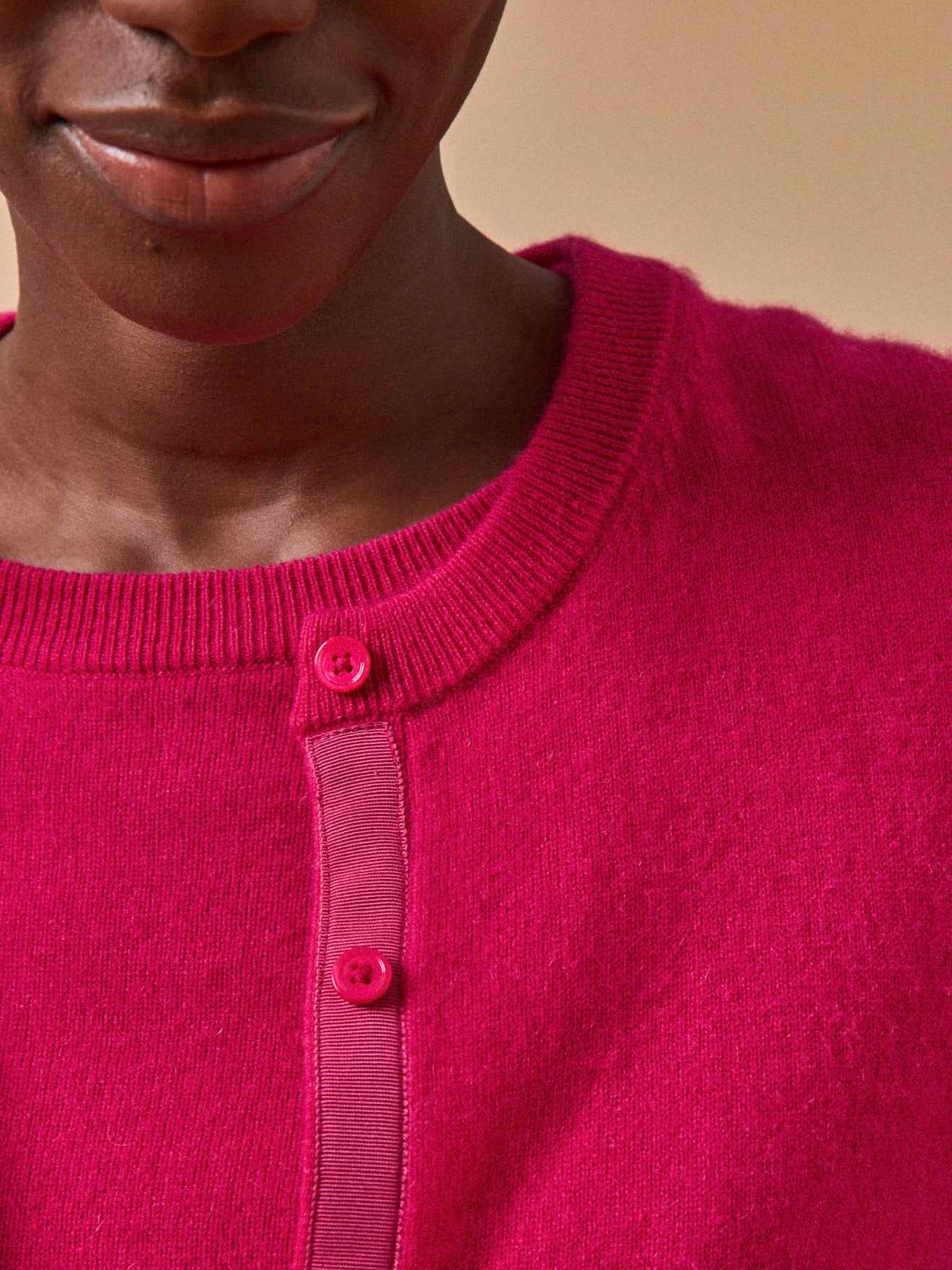 Geknöpfter Damen-Cardigan - Cashmere-Kollektion