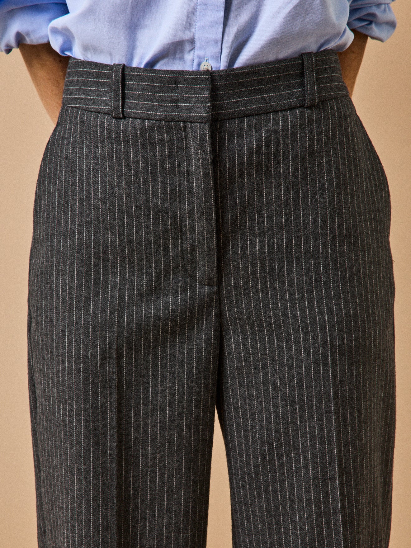 Gerade und gestreifte Damenhose Alma aus Wolltuch