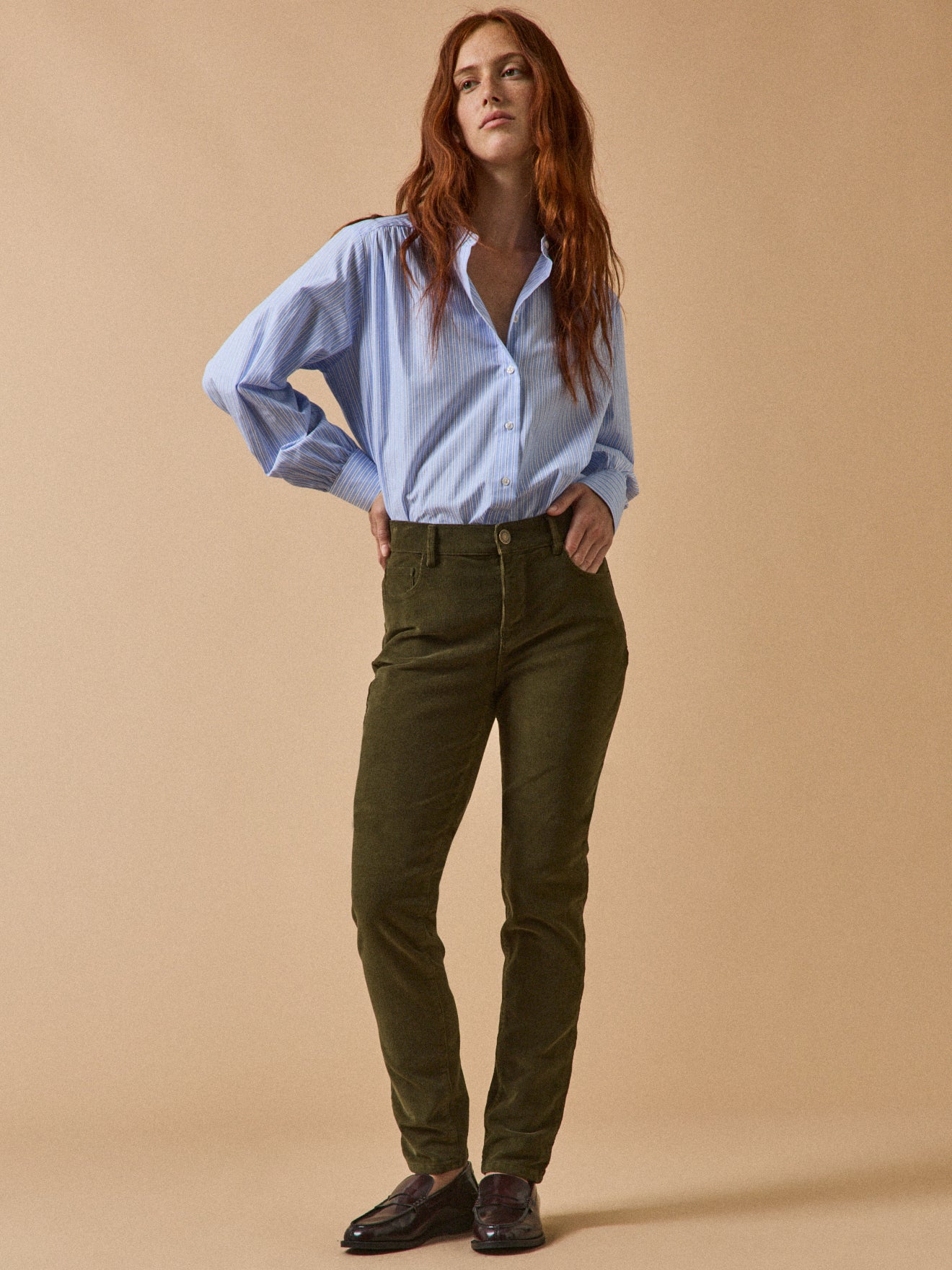 Slim Fit Damenhose aus Cordsamt Chloé