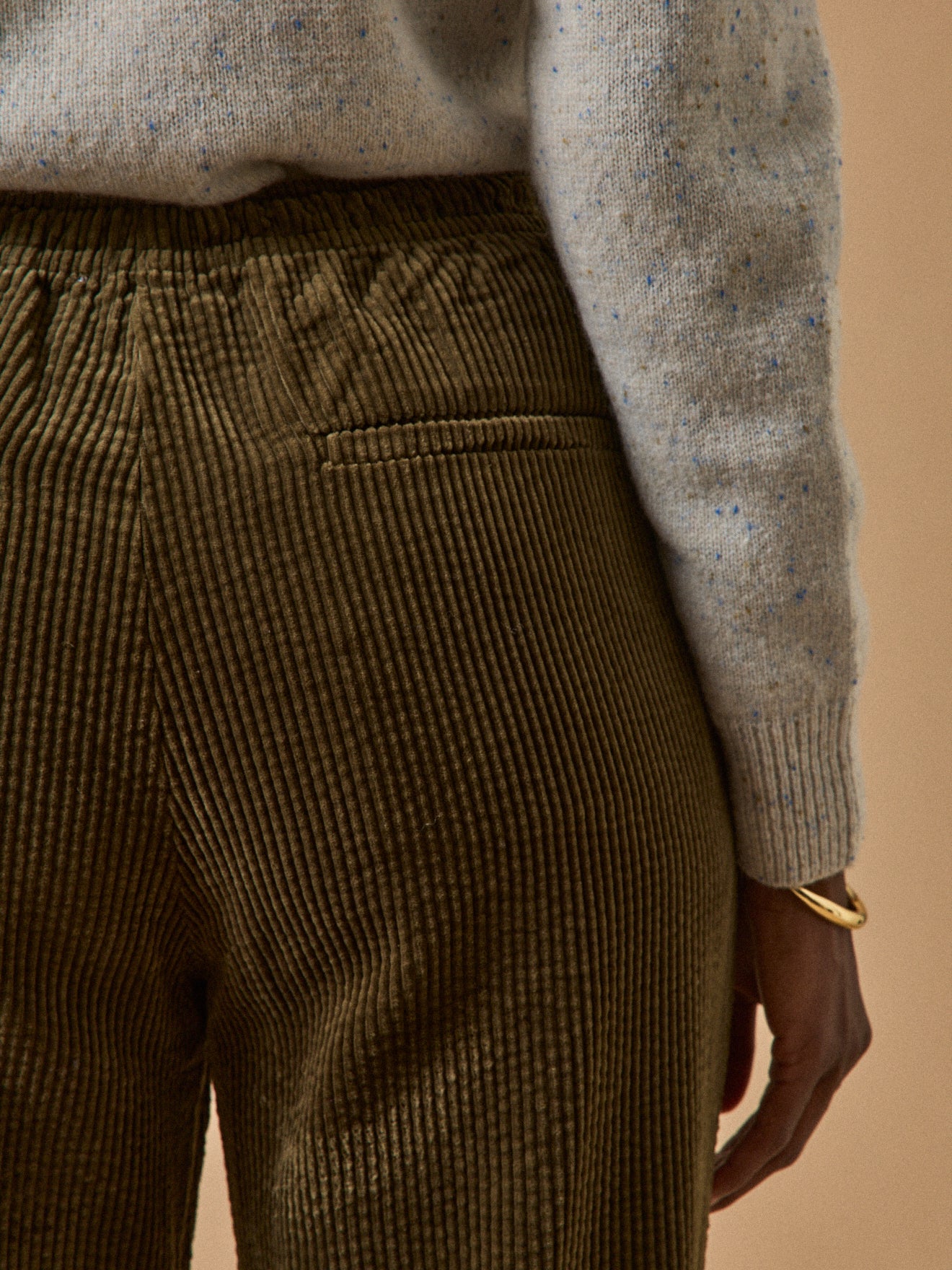 Damenhose Agathe aus strukturiertem Velours