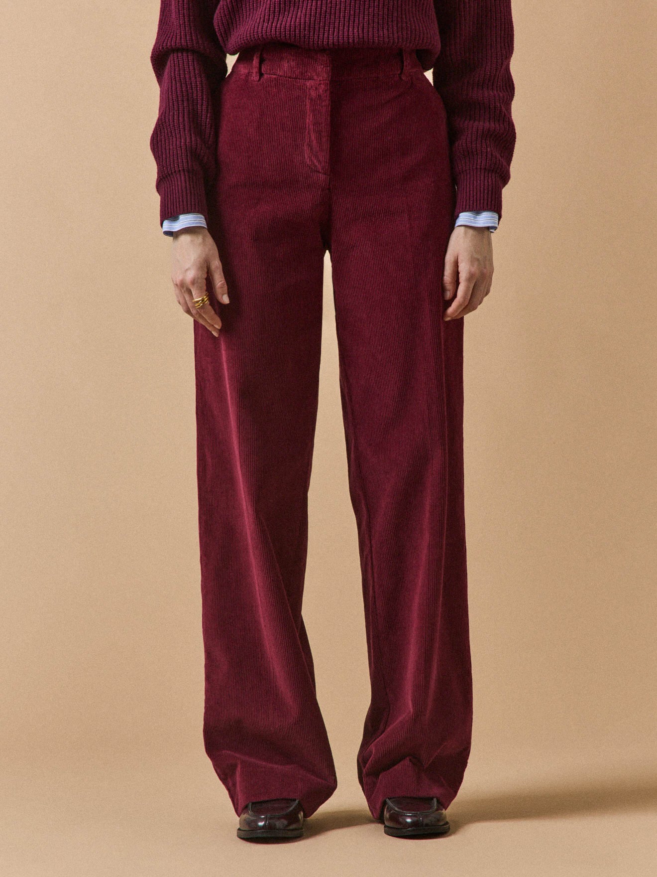 Damenhose Juliette mit weitem Bein aus Velours