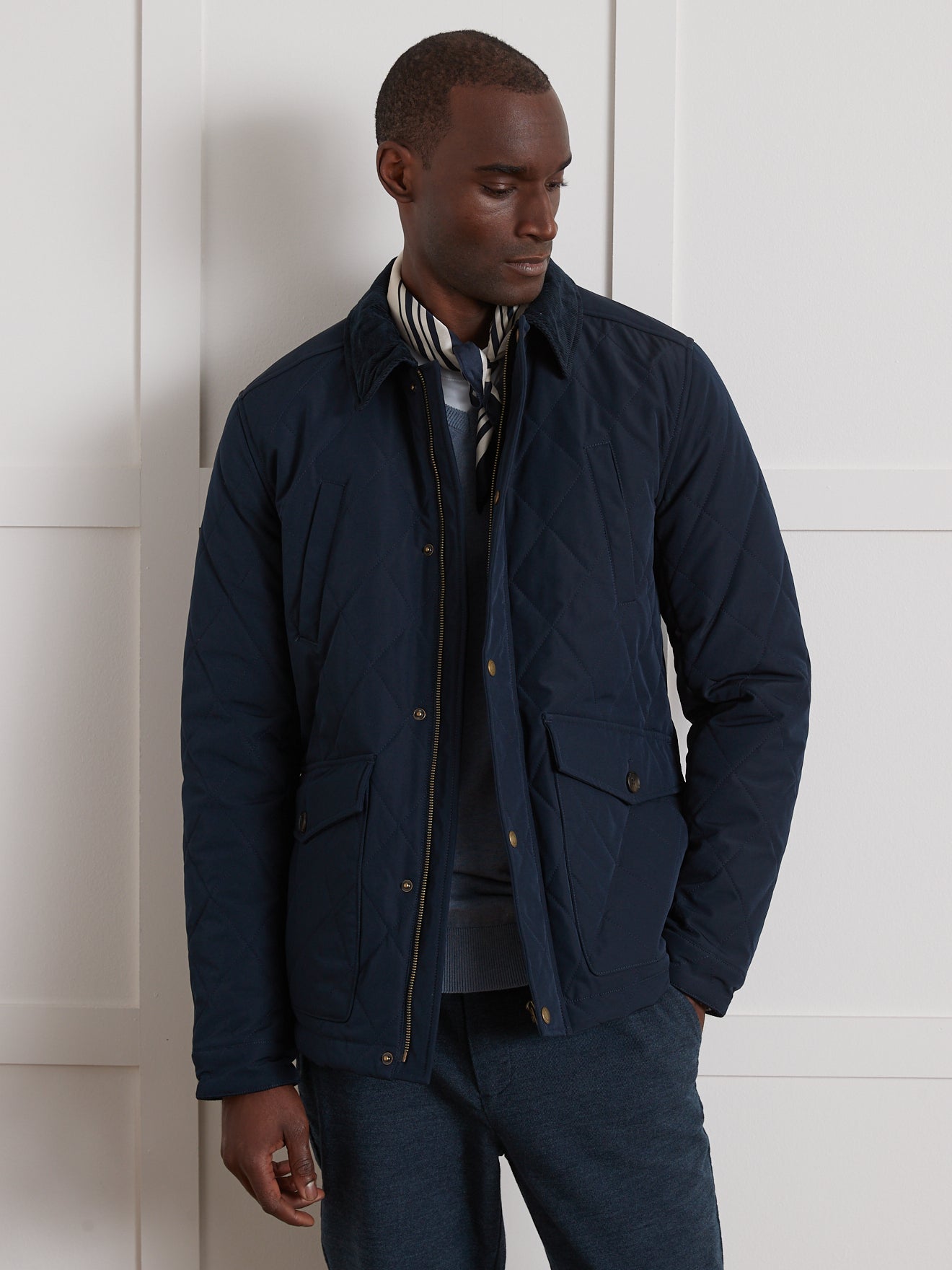 Herren-Steppjacke mit Kragen aus Velours