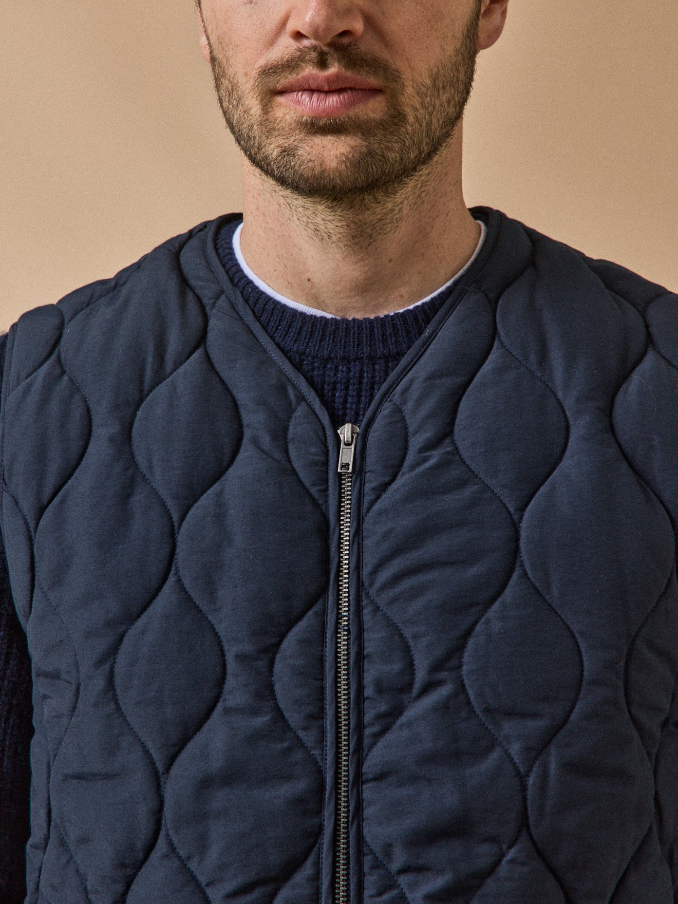 Ärmelloser Herren-Steppjacke mit Reißverschluss