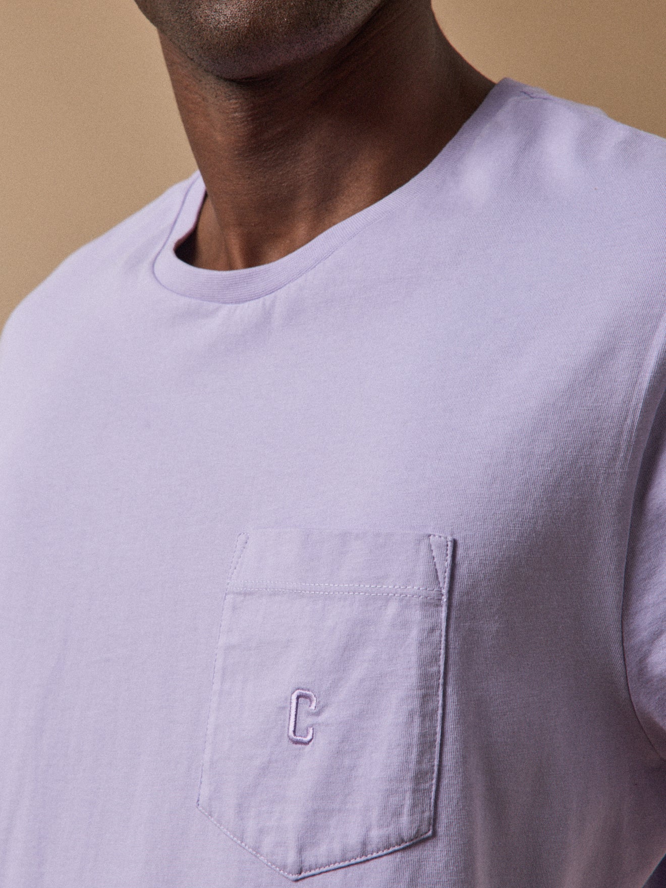 Herren T-Shirt aus Bio-Baumwolle, einfarbig mit Stickerei