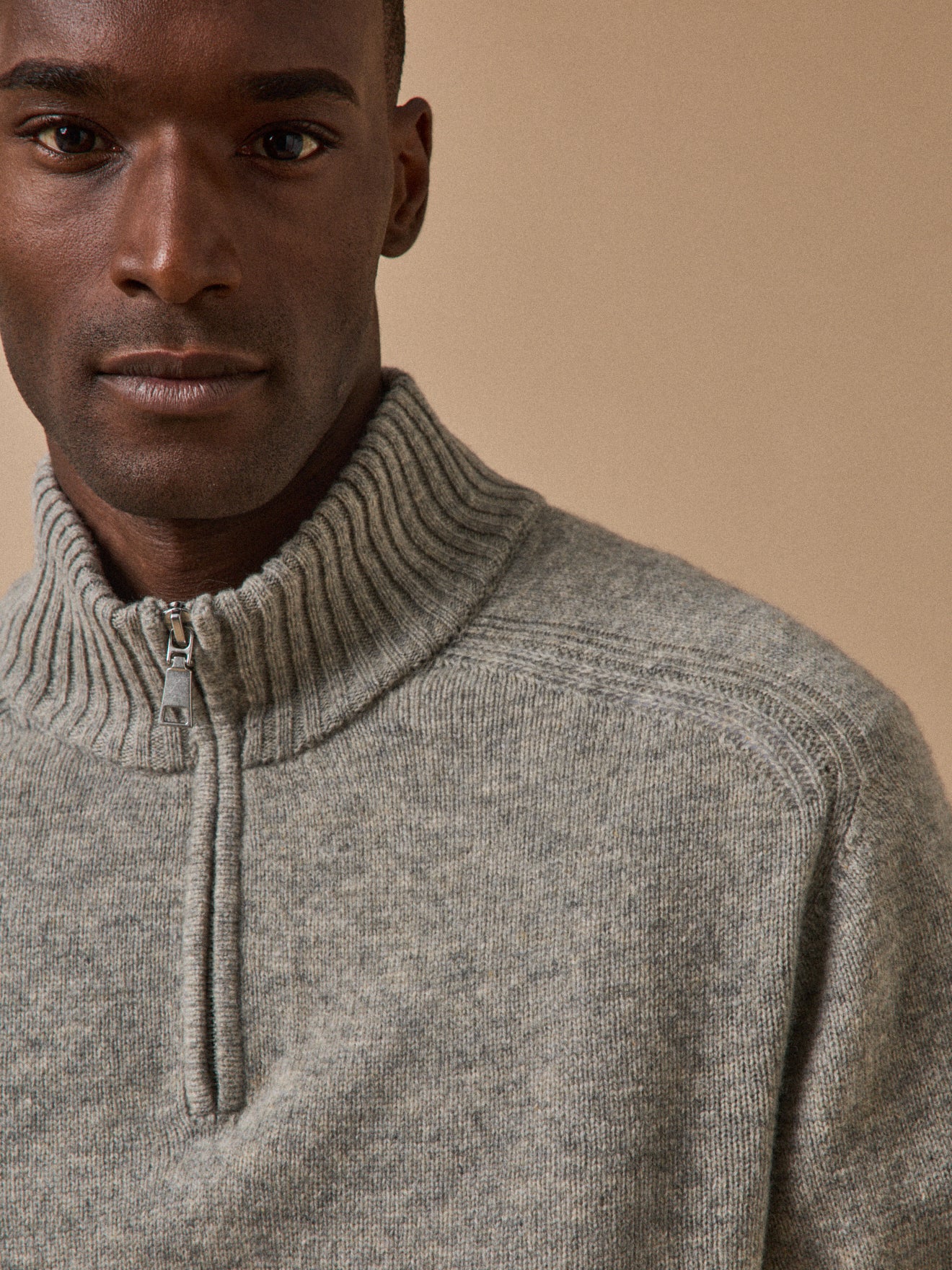 Herren-Pullover mit Stehkragen und Reißverschluss