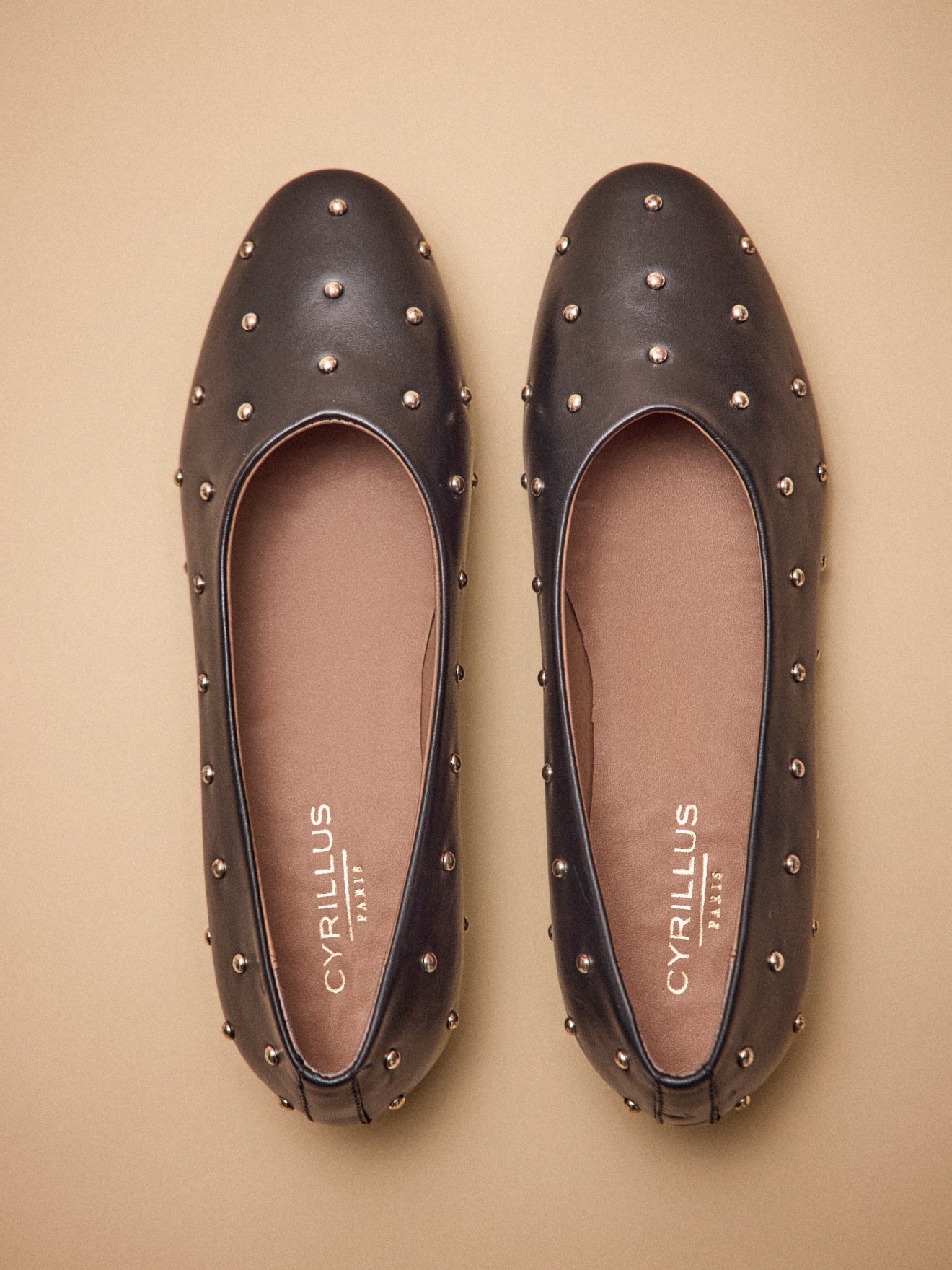 Damen-Ballerinas aus Glattleder mit Nieten