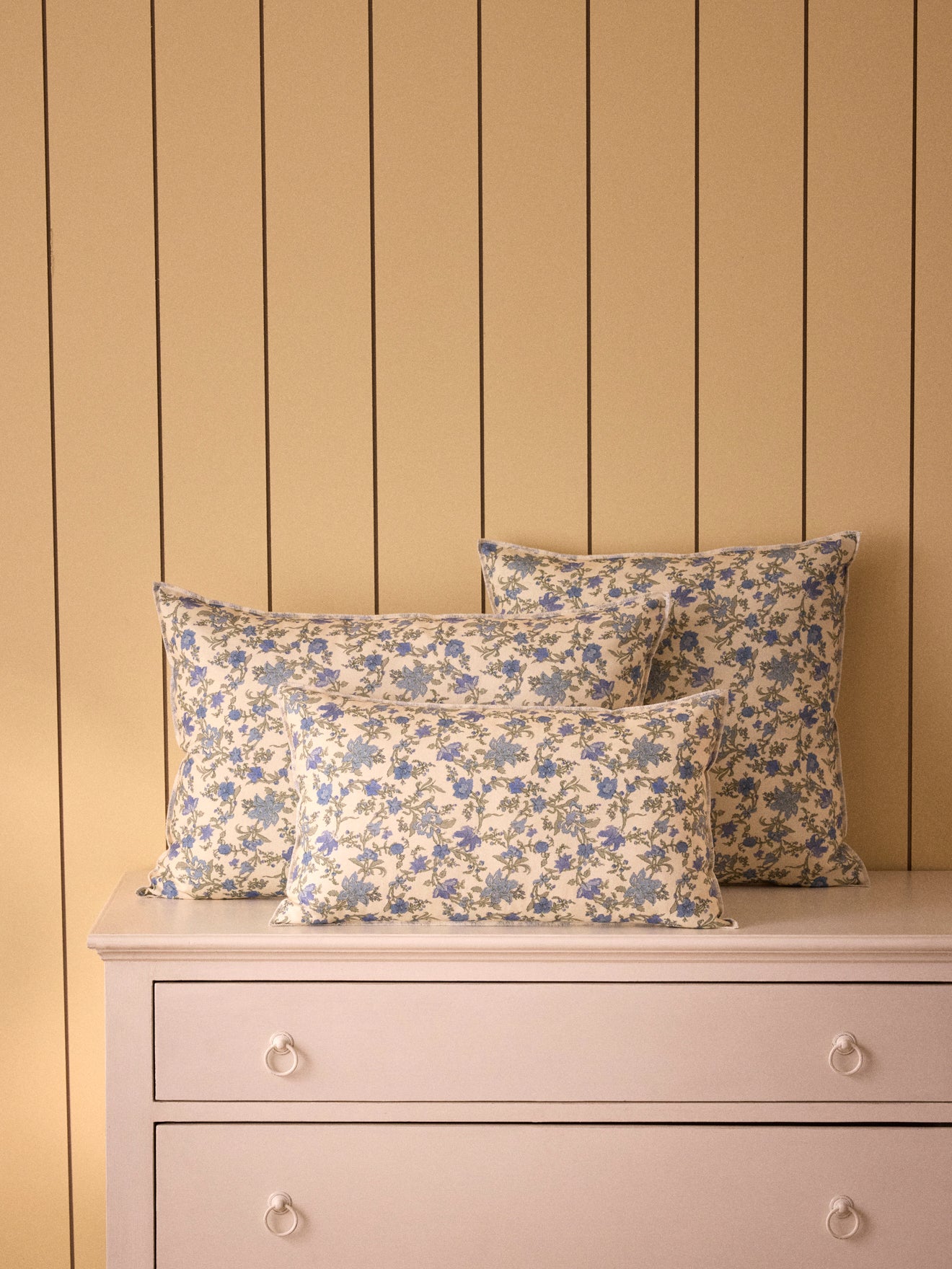 Kissenbezug aus Baumwolle und Leinen mit Blumenmuster