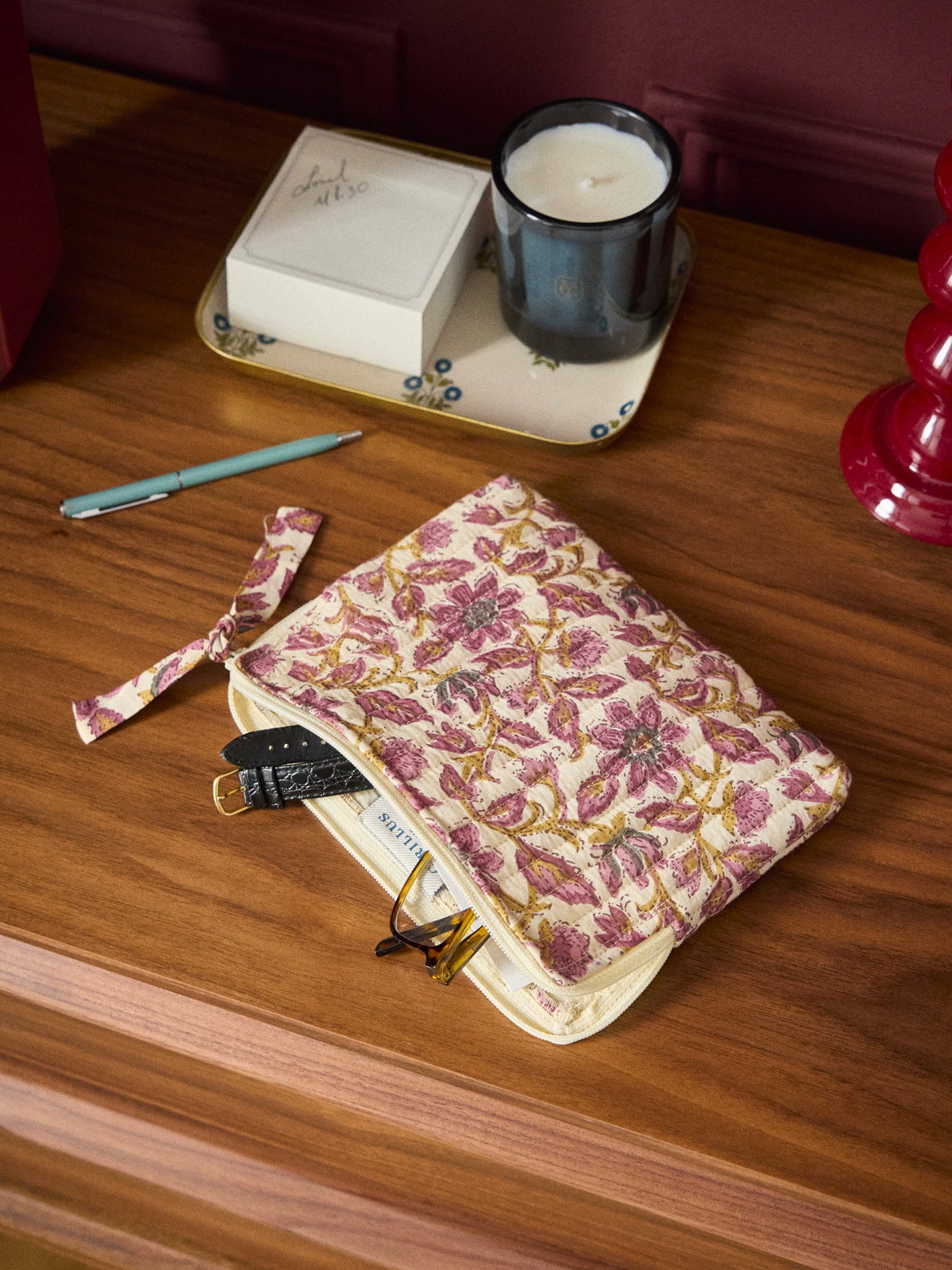 Gewellte Clutch aus indischem Stoff