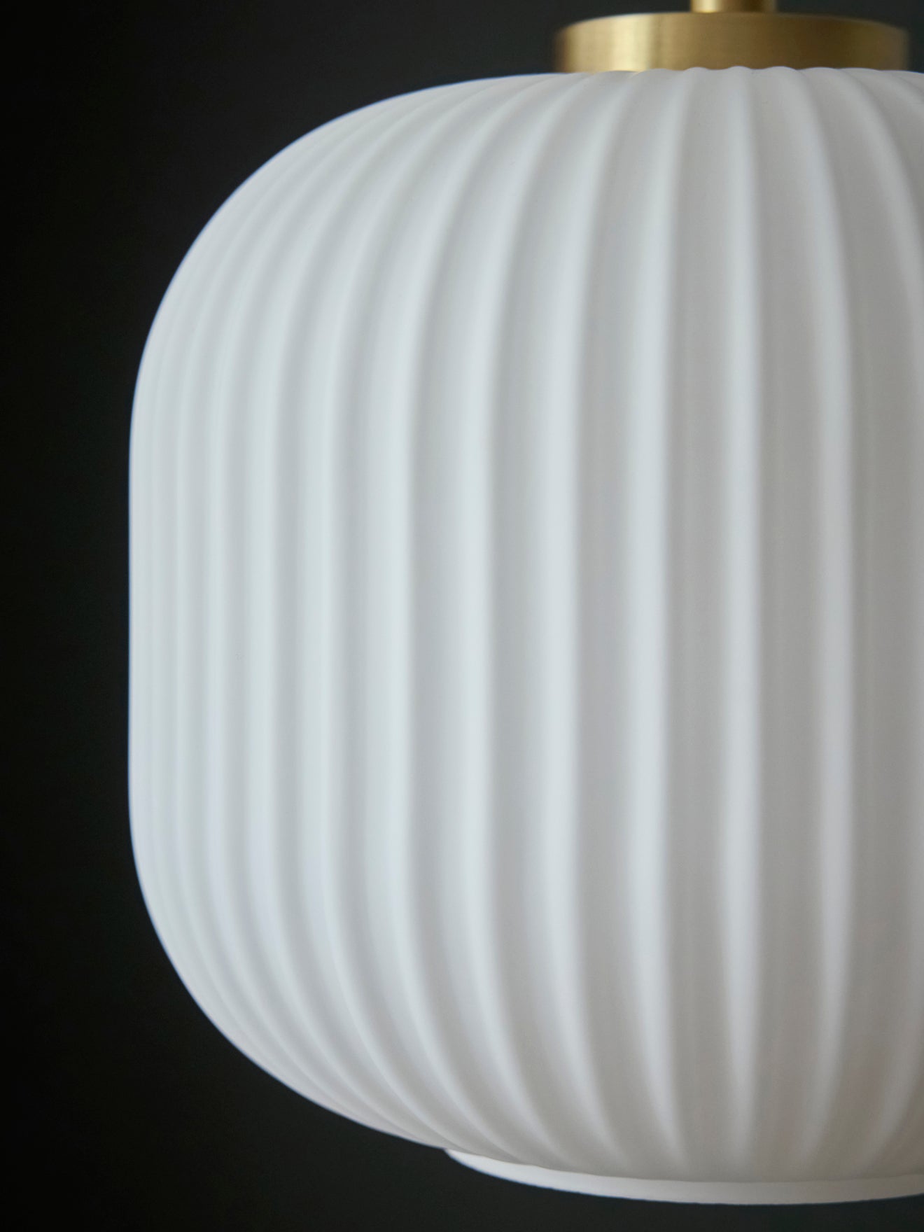 Stehlampe Arsène aus Metall und geriffeltem Glas