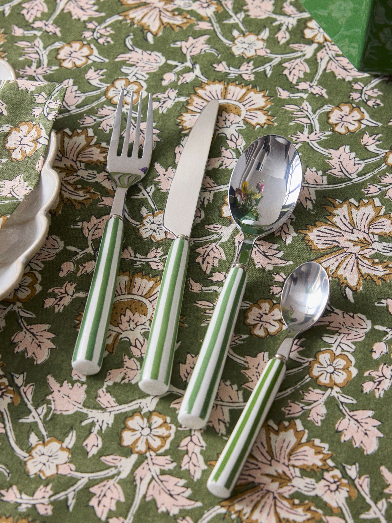 Besteck mit Keramikgriff – 24-teilig