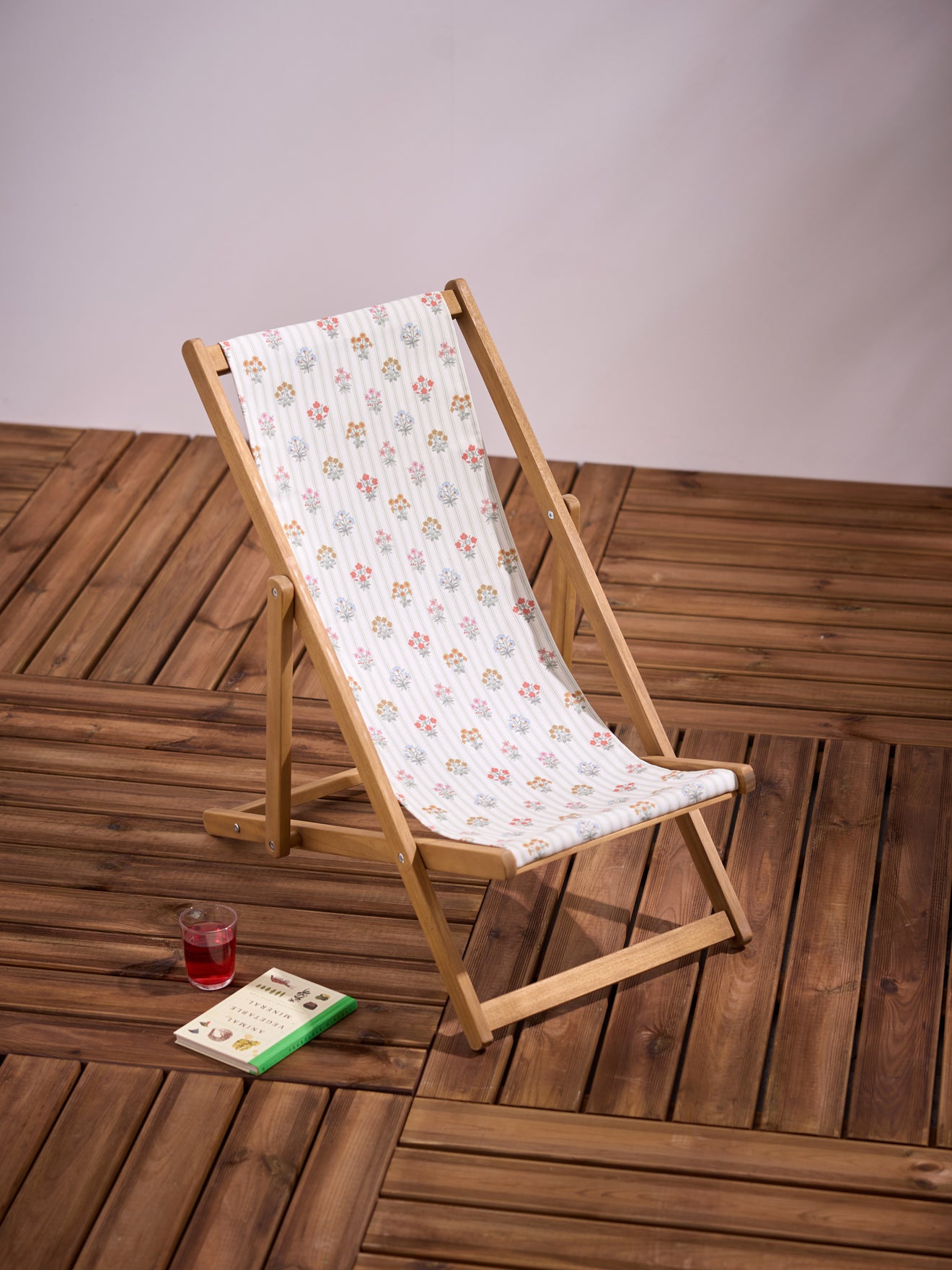 Kinderliegestuhl aus Tuch und Holz