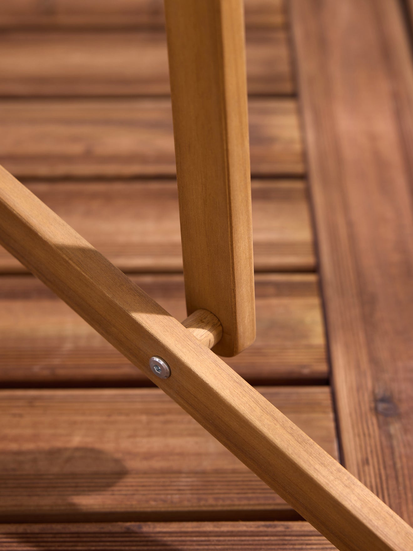 Kinderliegestuhl aus Tuch und Holz