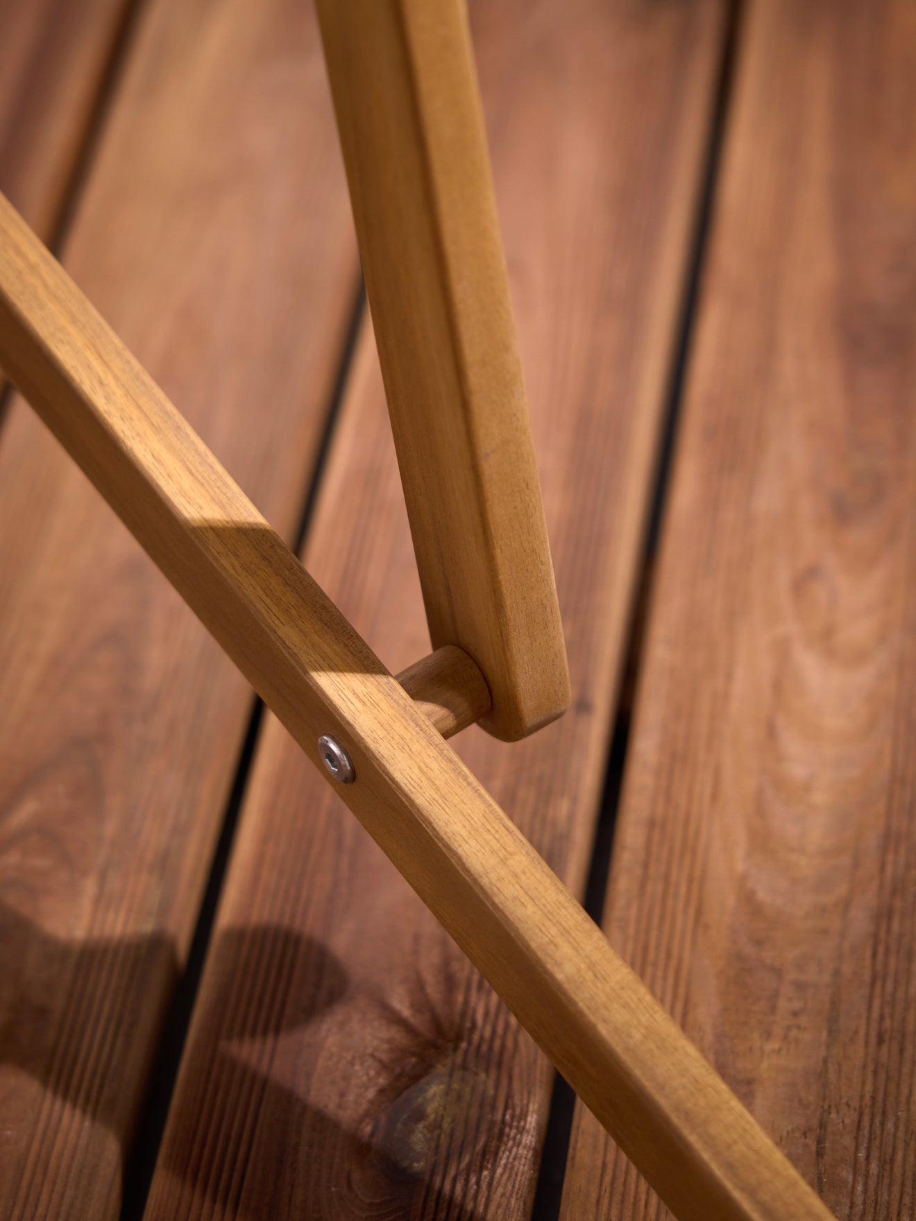 Kinderliegestuhl aus Tuch und Holz