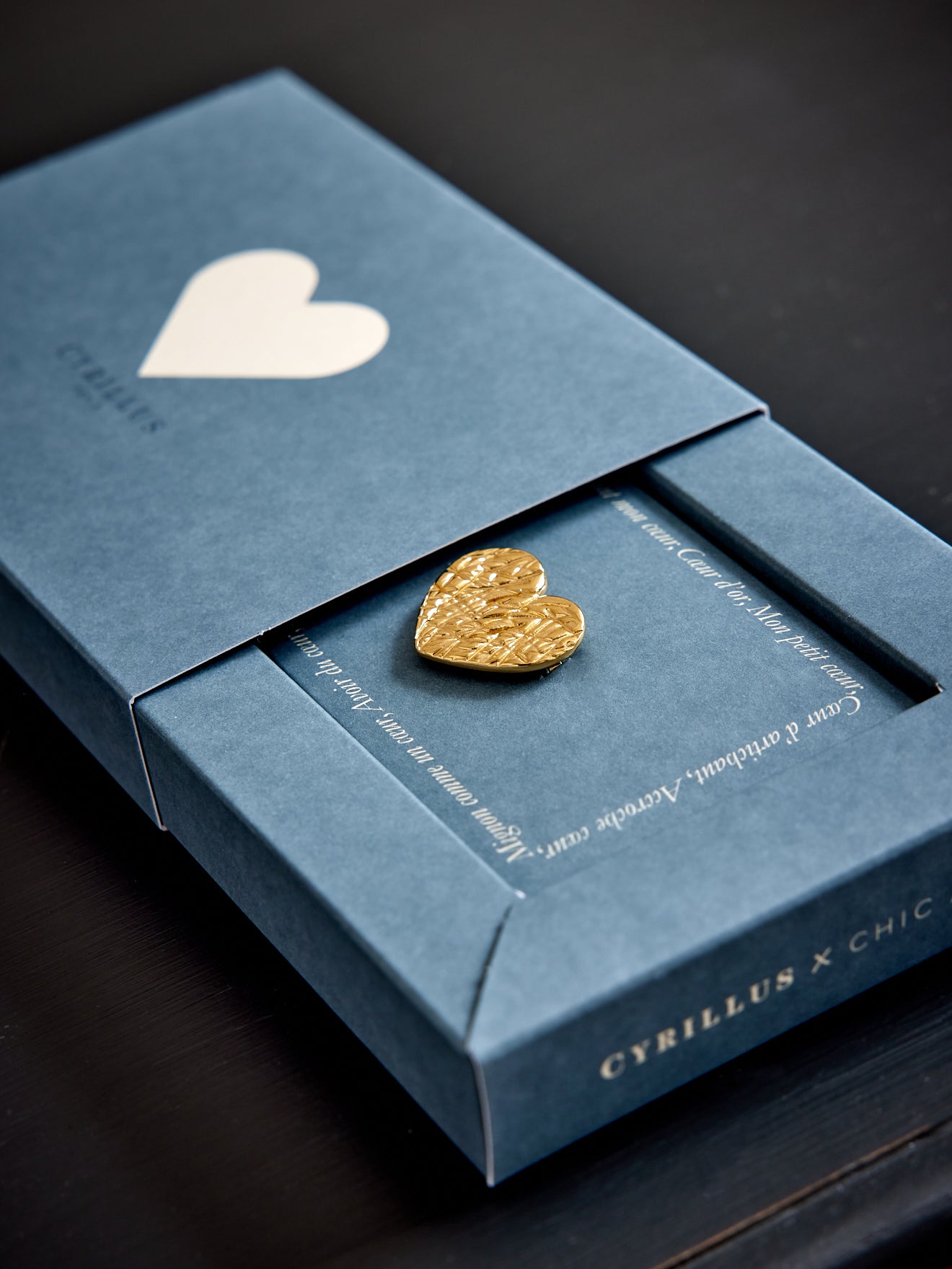 Goldfarbene Herzbroche - Cyrillus X Chic Alors-Kollektion