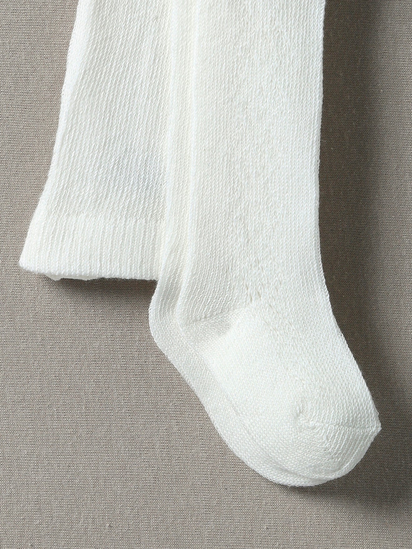 Baby-Strumpfhose mit Lochmuster