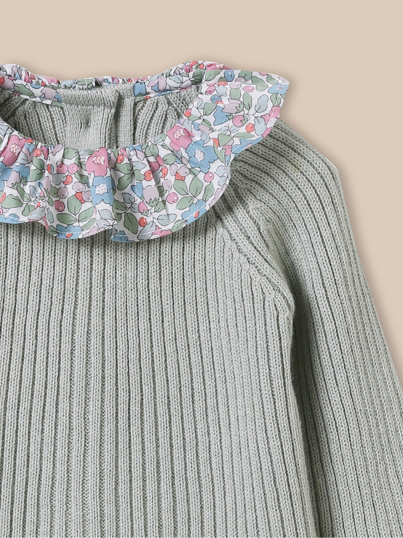 Set aus gestricktem Baby-Pullover mit Liberty-Stoff-Kragen