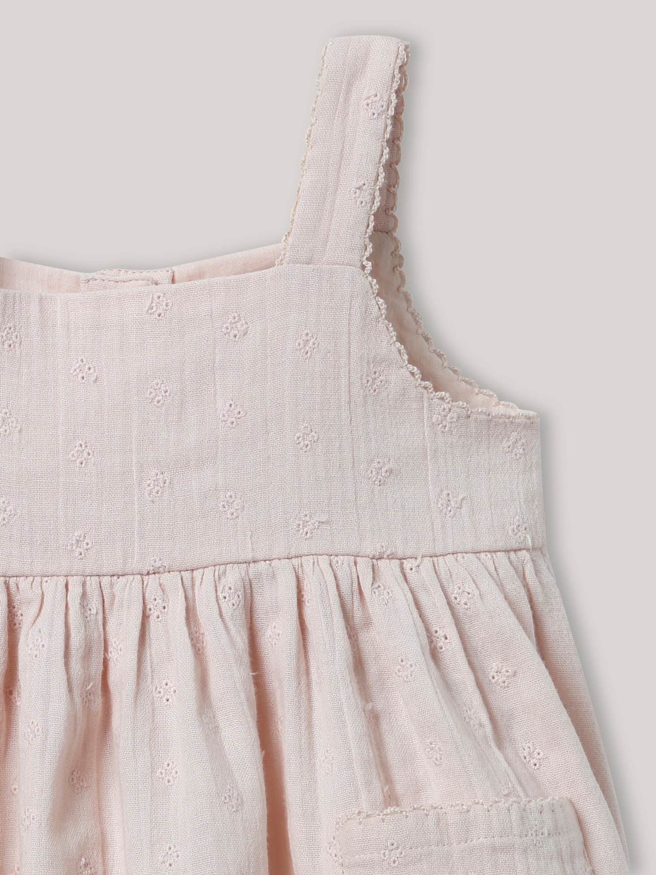 Babykleid aus doppelter Gaze mit Stickerei