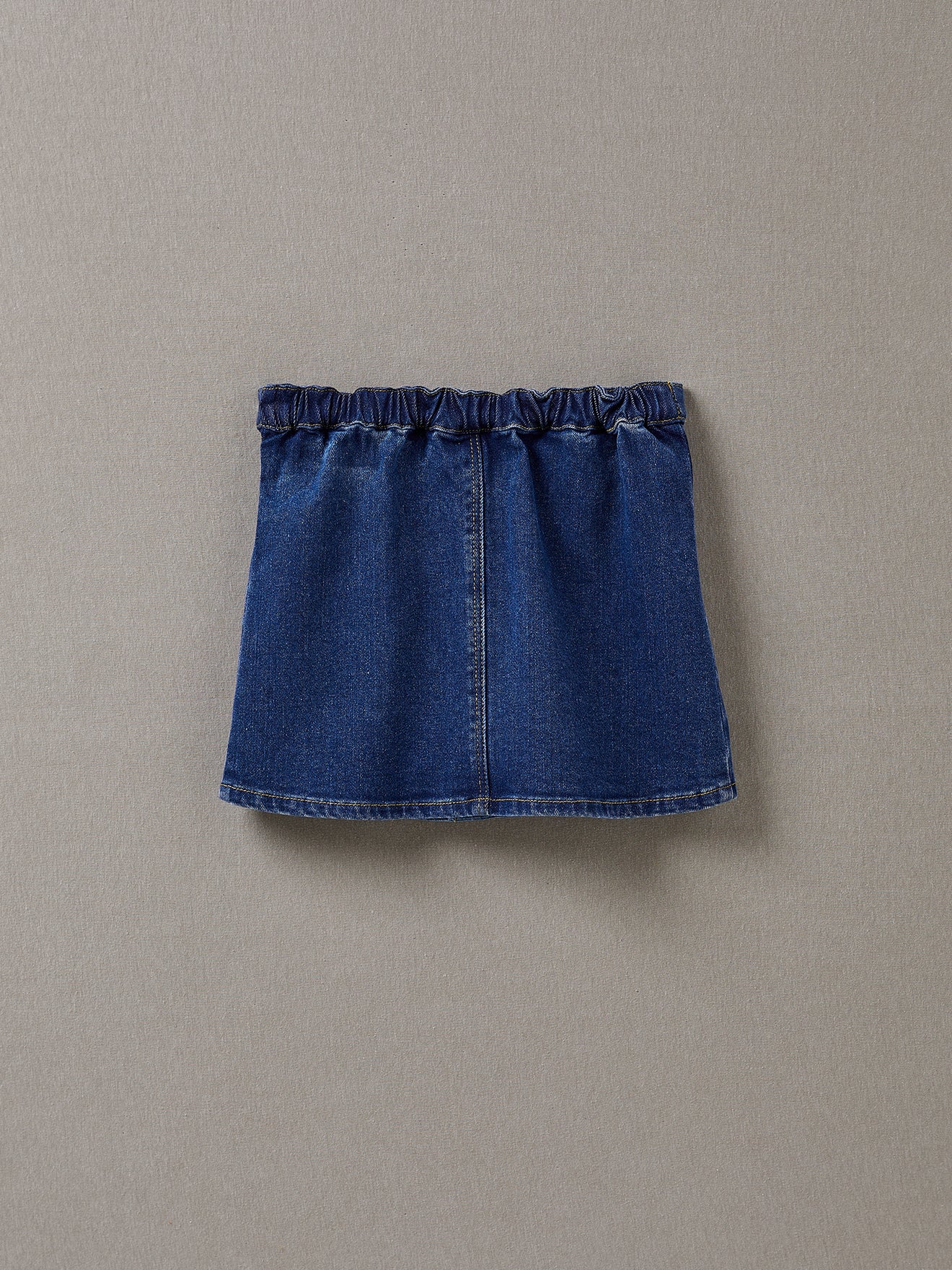 Mädchenrock aus ungewaschenem Denim