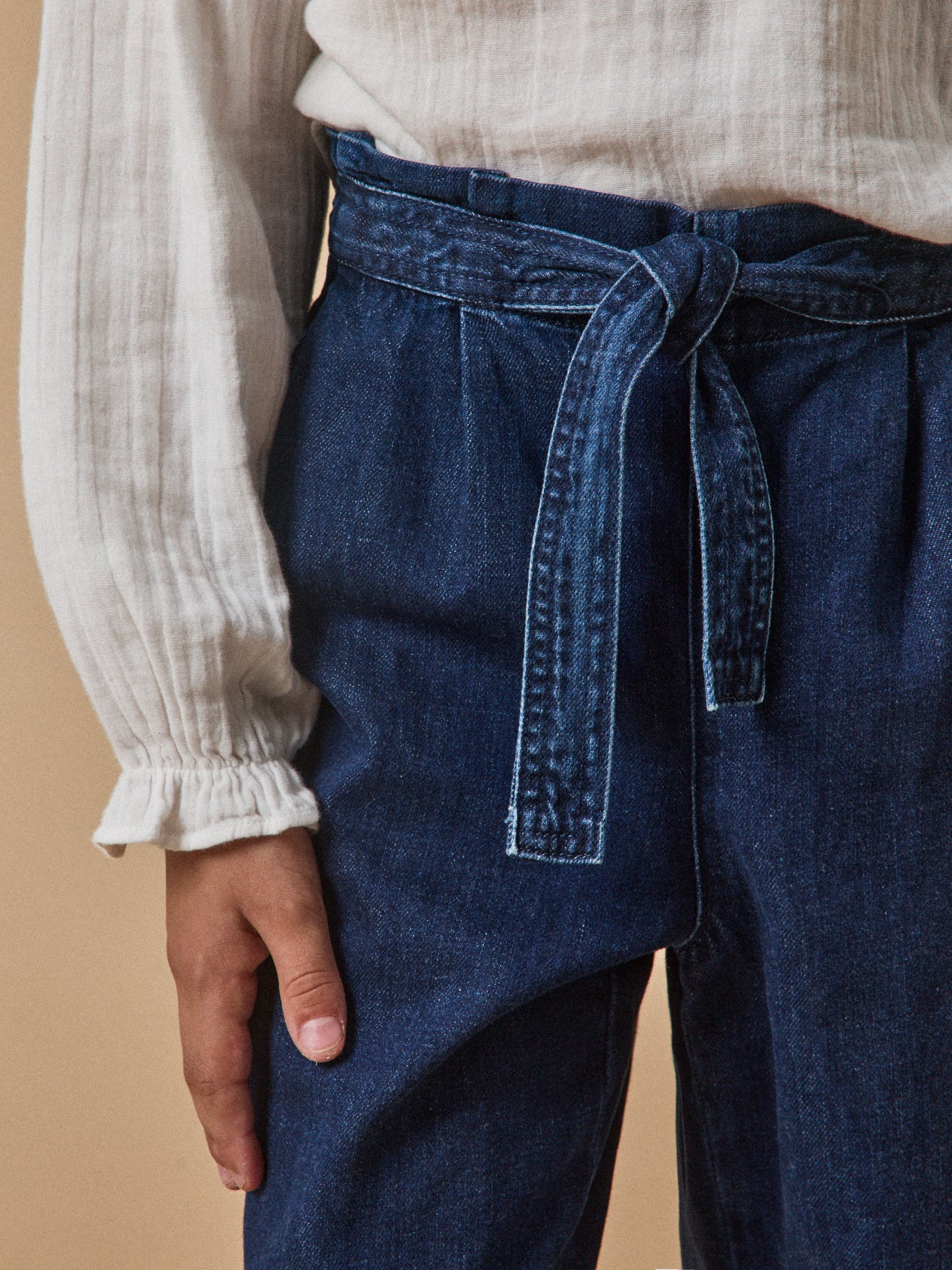 Mädchenhose aus leichtem Denim, weit geschnitten