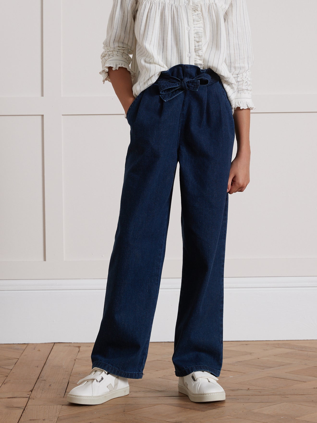 Mädchenhose aus leichtem Denim, weit geschnitten