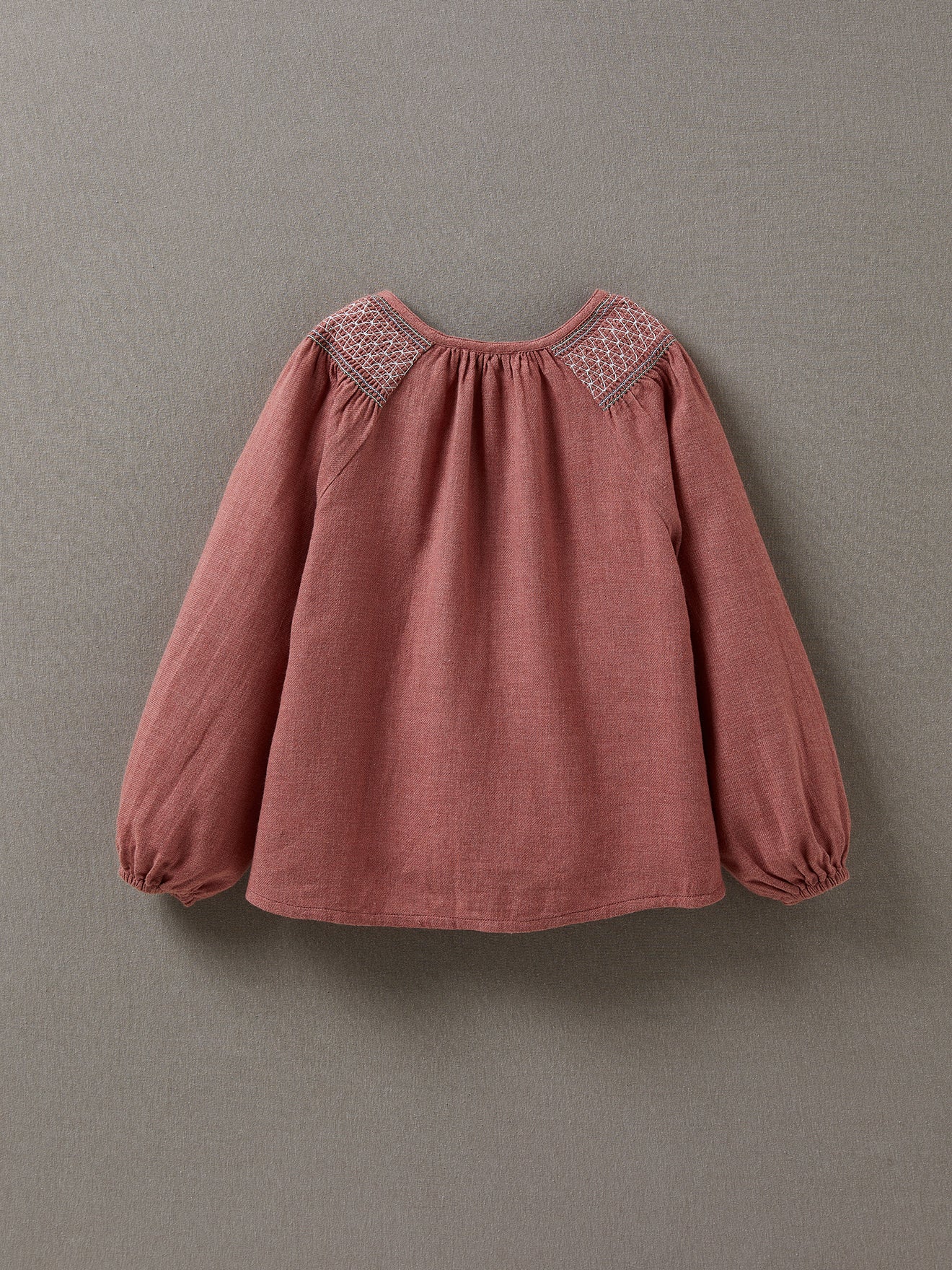 Mädchenbluse mit Smokstoff