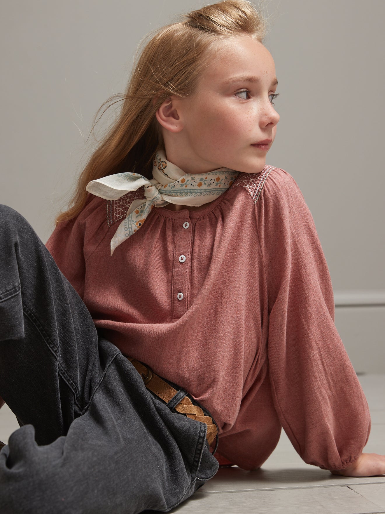 Mädchenbluse mit Smokstoff