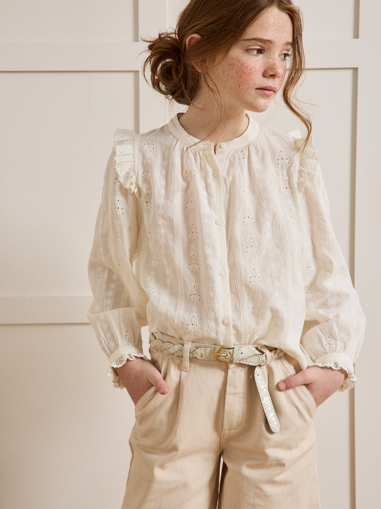 Mädchenbluse mit Stickerei