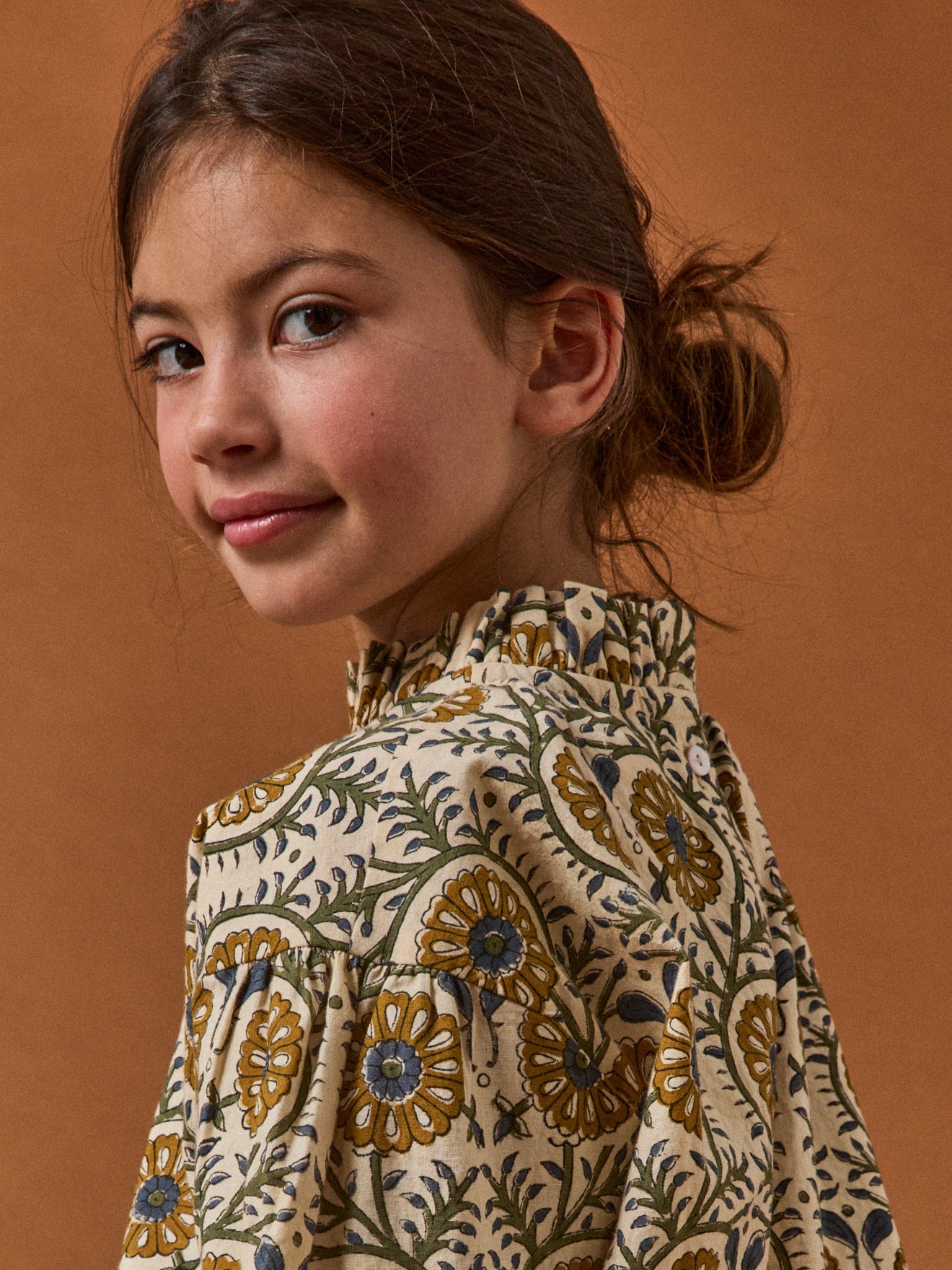 Mädchenbluse mit Blumenmuster « TILDAM » – Kollektion von Cyrillus X Apaches