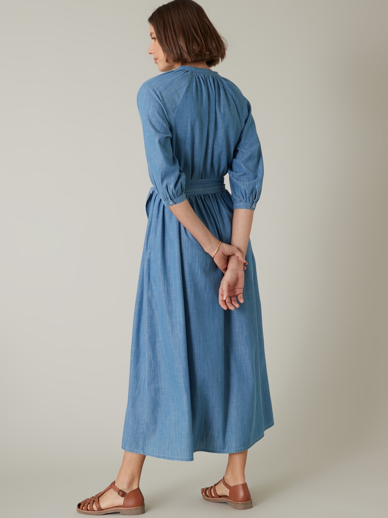 Leichtes und langes Damen-Jeanskleid