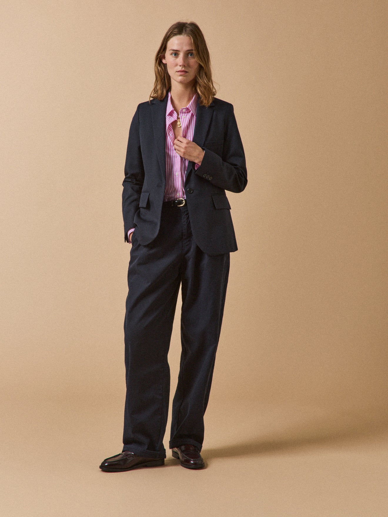 Einfarbiger Damen-Blazer aus Wolltuch