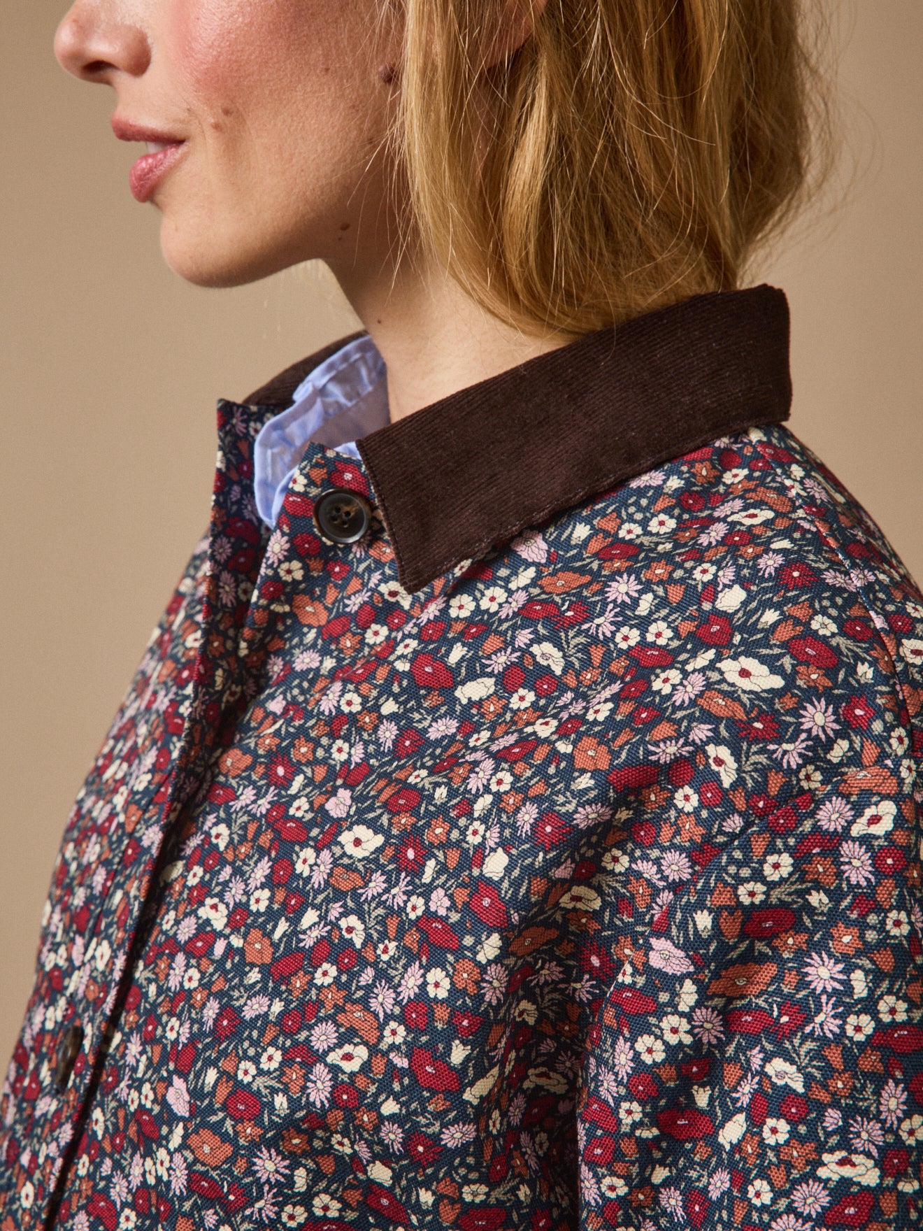 Damenjacke aus Liberty-Stoff Petal and Daisy