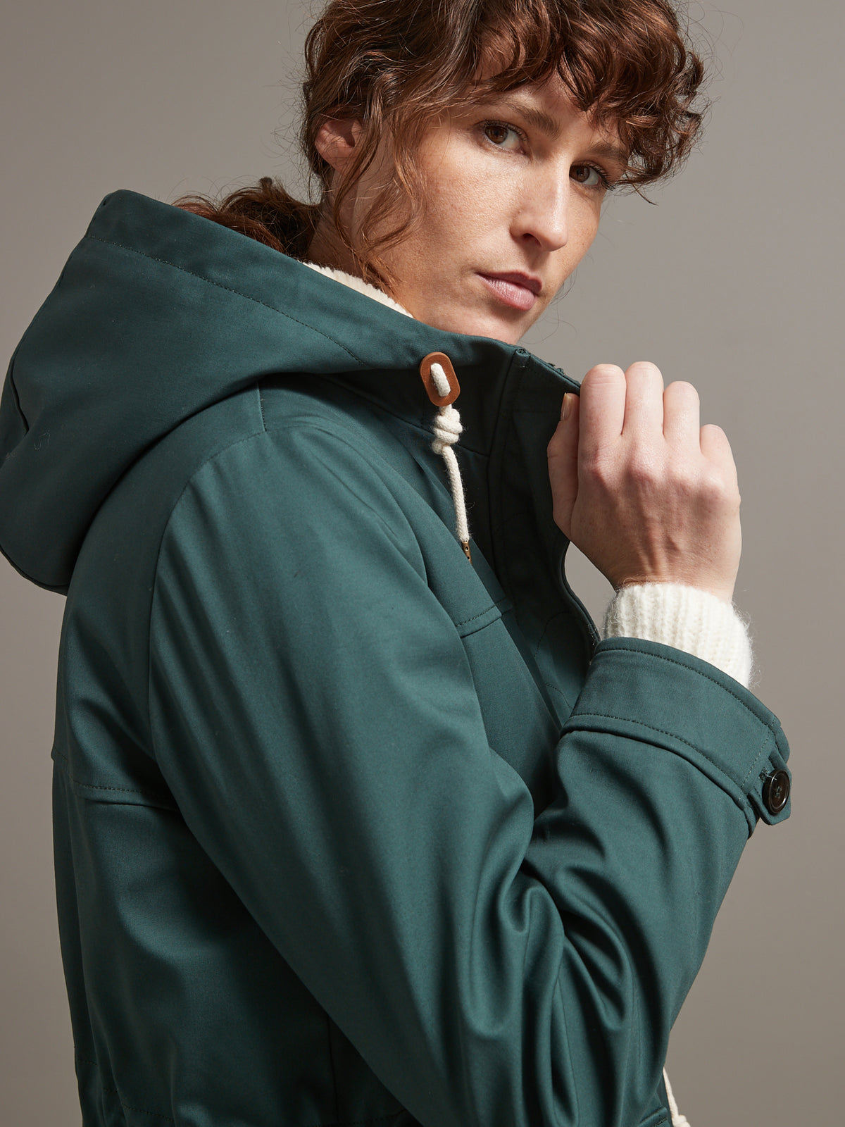 Langer Damen-Parka mit Webpelz und Wattierung
