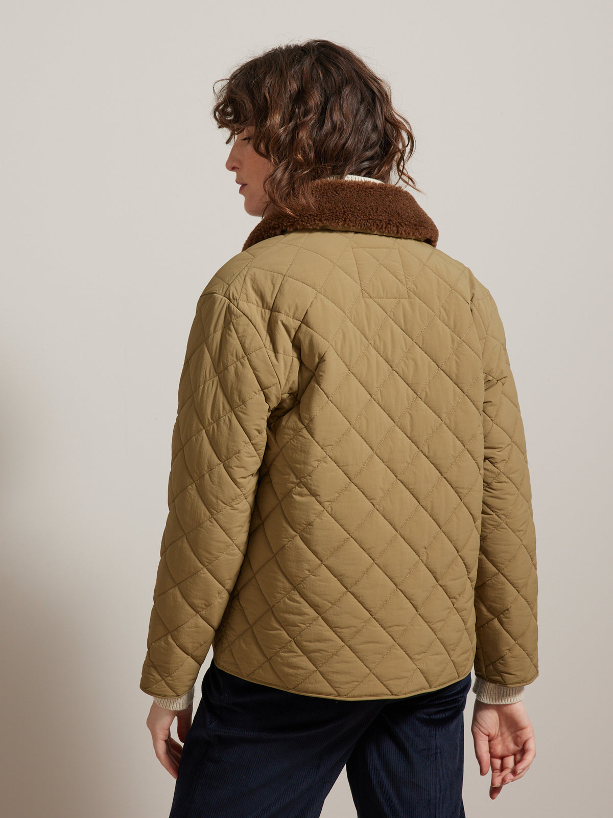 Wattierte Damenjacke mit Webpelz-Kragen