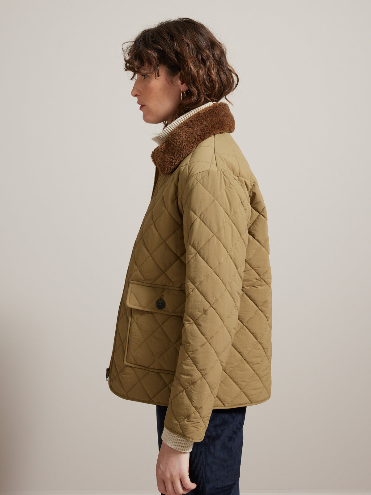 Wattierte Damenjacke mit Webpelz-Kragen