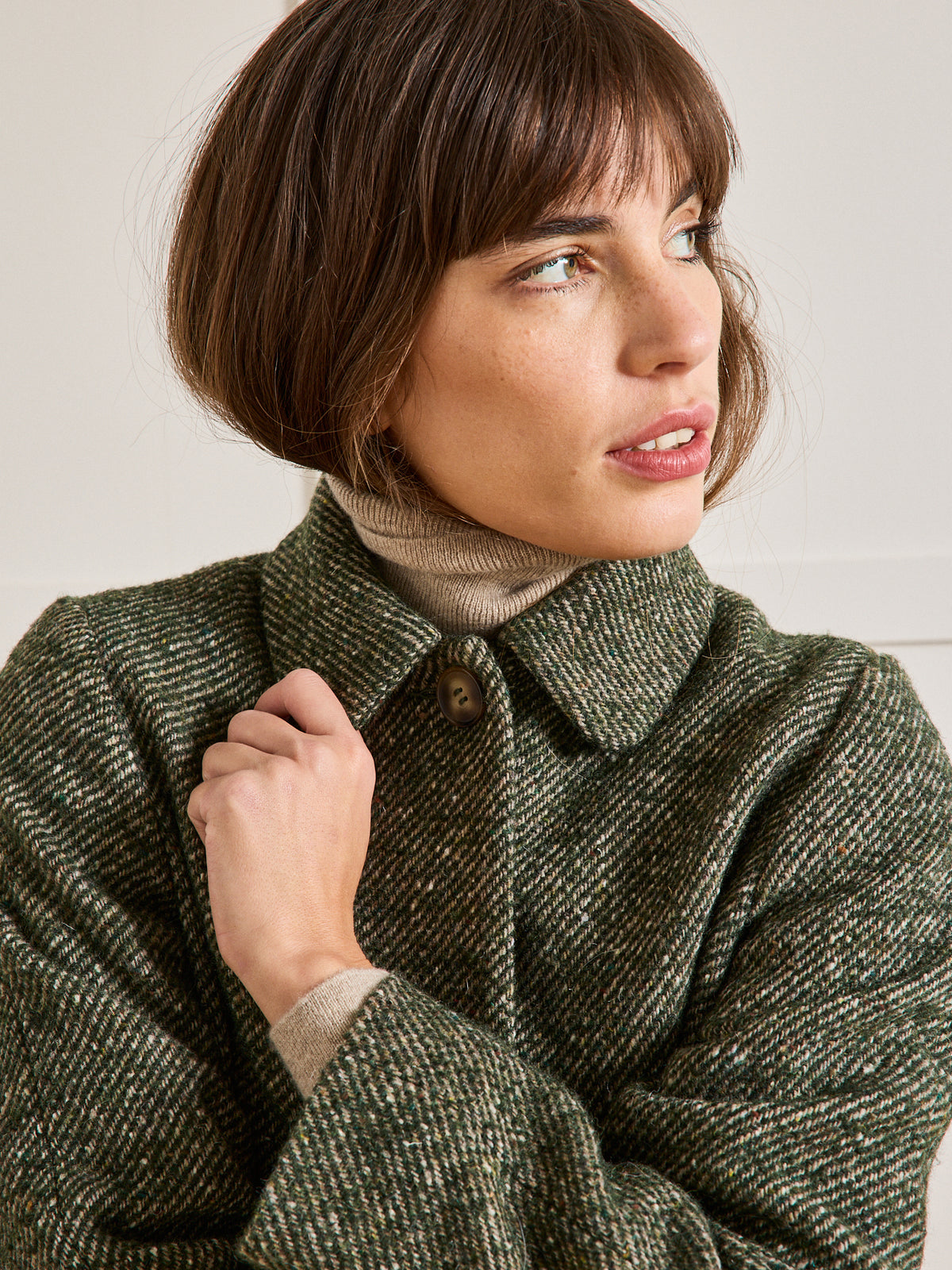 Kurzer Damenmantel aus mouliniertem Twill